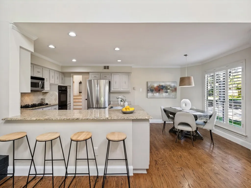 Single Family Residence For Sale in Dallas County , 3722 Wooded Creek Drive, Farmers Branch, Texas 75244, 3 Bedroom, 3 Bathroom, 2 Garage spaces, 2,807 Sqft, built in 1978, mls#21404537, Real Estate Agent in Farmers Branch, Homes For Sale in Dallas county, Homes For Sale in Farmers Branch, Realtor in Farmers Branch Texas, Real Estate Brokerage Independent Realty Texas, Luminita Cordes Realtor