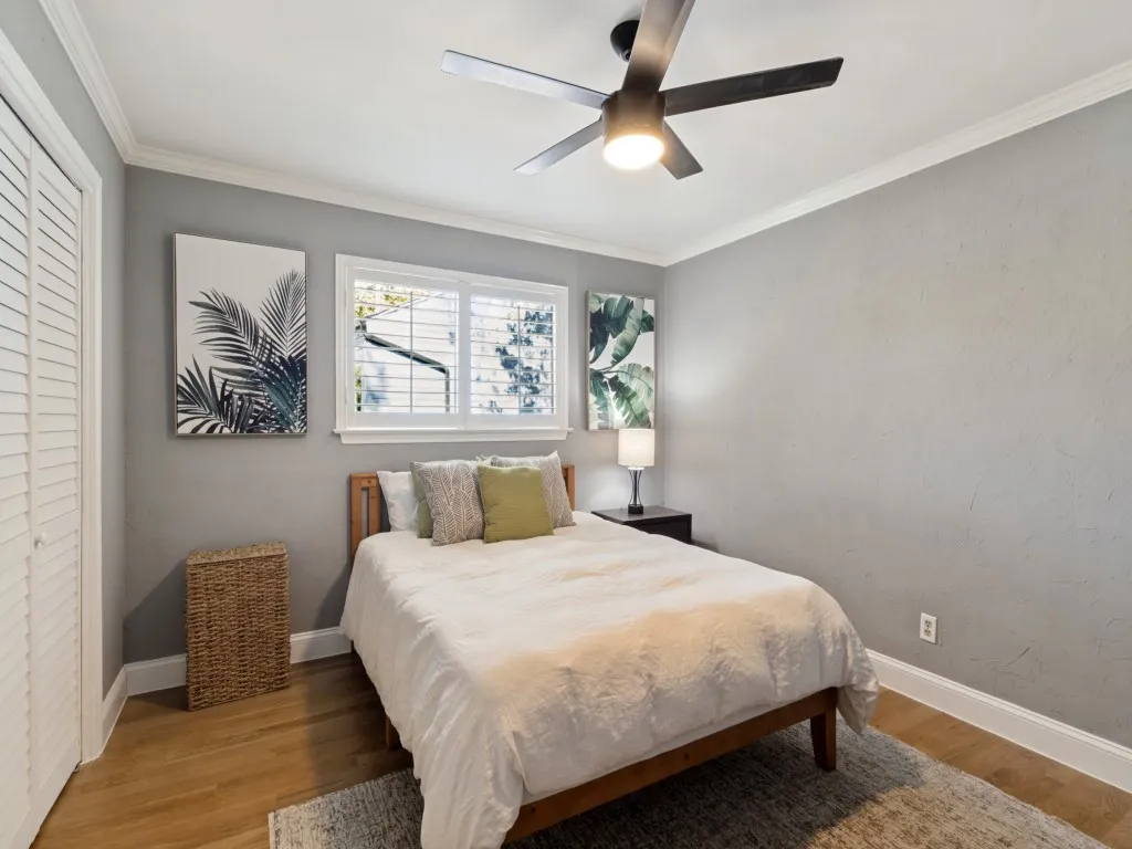Single Family Residence For Sale in Dallas County , 3722 Wooded Creek Drive, Farmers Branch, Texas 75244, 3 Bedroom, 3 Bathroom, 2 Garage spaces, 2,807 Sqft, built in 1978, mls#21404537, Real Estate Agent in Farmers Branch, Homes For Sale in Dallas county, Homes For Sale in Farmers Branch, Realtor in Farmers Branch Texas, Real Estate Brokerage Independent Realty Texas, Luminita Cordes Realtor