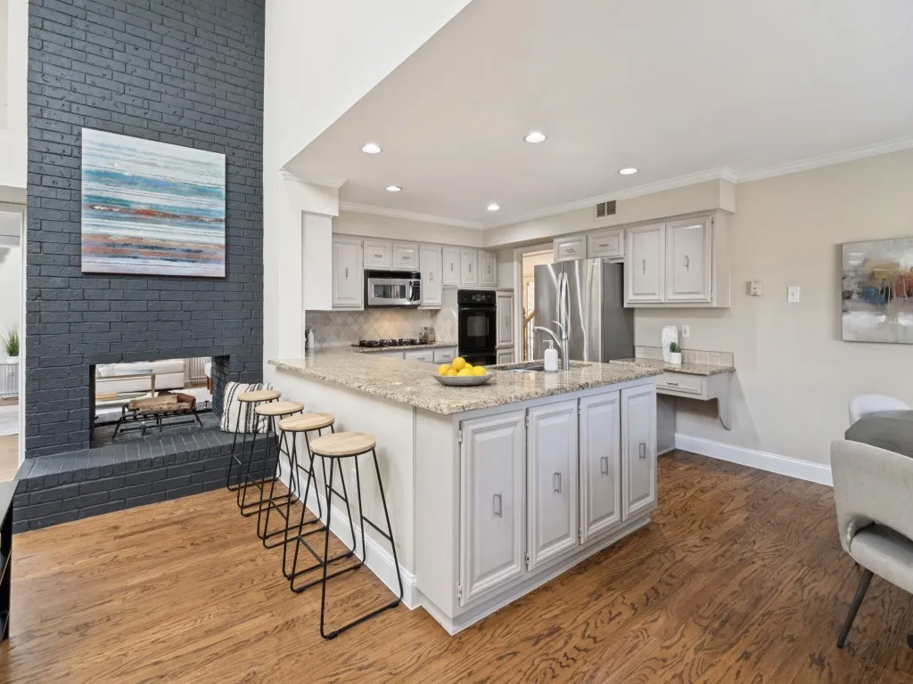 Single Family Residence For Sale in Dallas County , 3722 Wooded Creek Drive, Farmers Branch, Texas 75244, 3 Bedroom, 3 Bathroom, 2 Garage spaces, 2,807 Sqft, built in 1978, mls#21404537, Real Estate Agent in Farmers Branch, Homes For Sale in Dallas county, Homes For Sale in Farmers Branch, Realtor in Farmers Branch Texas, Real Estate Brokerage Independent Realty Texas, Luminita Cordes Realtor
