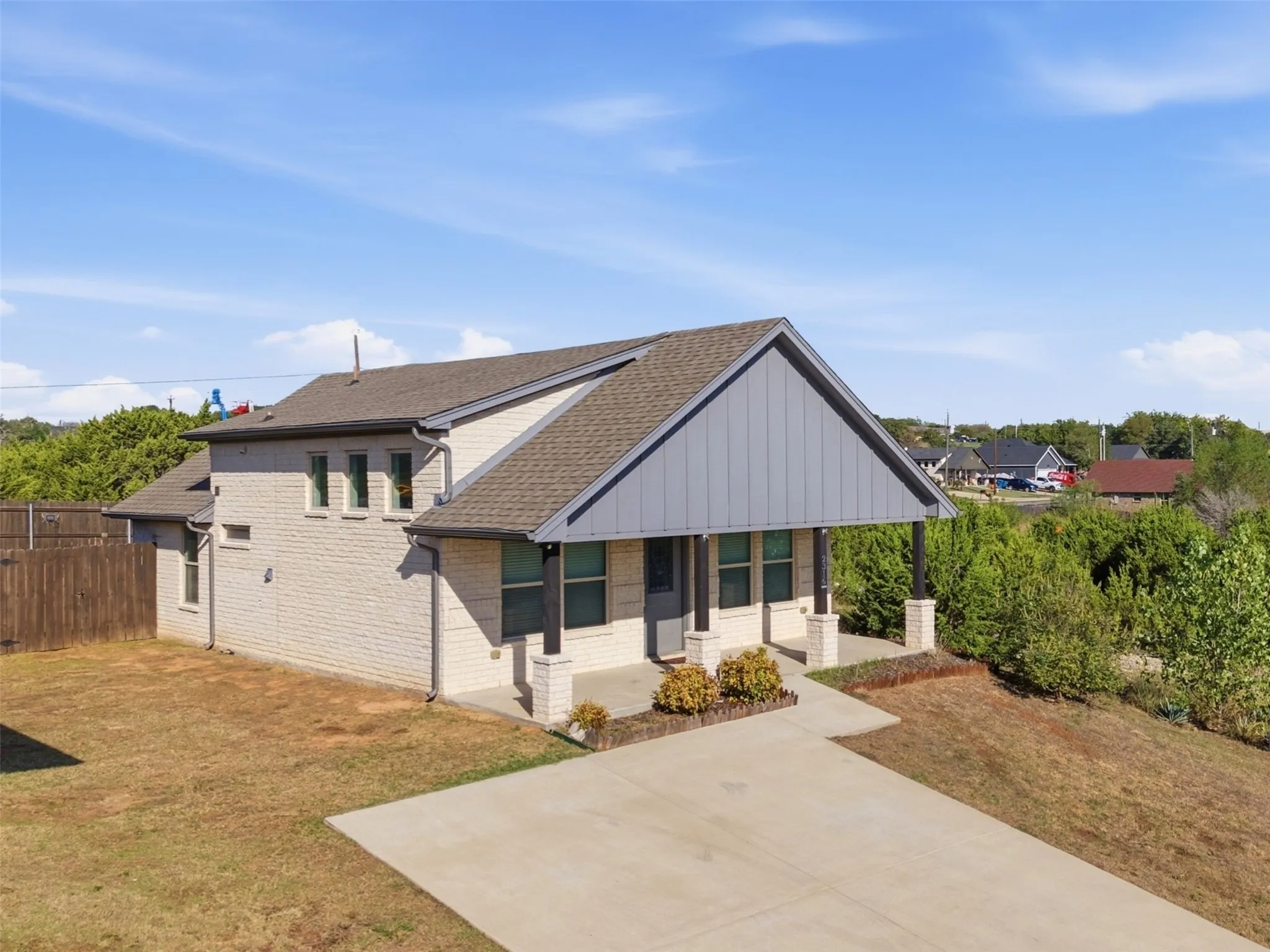 Single Family Residence For Sale in Hood County , 2316 Woodview Trail, Granbury, Texas 76048, 2 Bedroom, 1 Bathroom, Garage spaces, 999 Sqft, built in 2020, mls#21405094, Real Estate Agent in Granbury, Homes For Sale in Hood county, Homes For Sale in Granbury, Realtor in Granbury Texas, Real Estate Brokerage Independent Realty Texas, Luminita Cordes Realtor