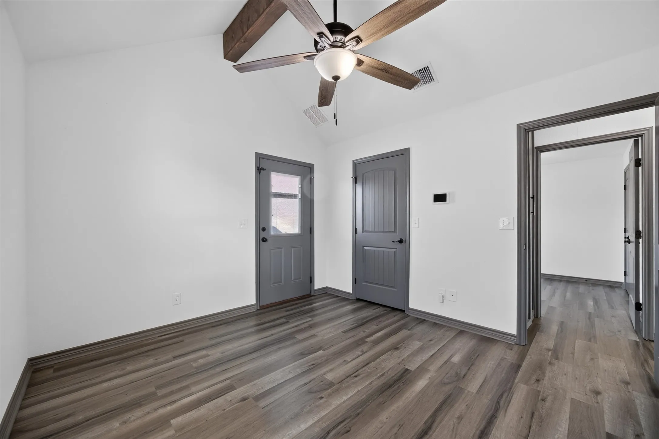 Single Family Residence For Sale in Hood County , 2316 Woodview Trail, Granbury, Texas 76048, 2 Bedroom, 1 Bathroom, Garage spaces, 999 Sqft, built in 2020, mls#21405094, Real Estate Agent in Granbury, Homes For Sale in Hood county, Homes For Sale in Granbury, Realtor in Granbury Texas, Real Estate Brokerage Independent Realty Texas, Luminita Cordes Realtor
