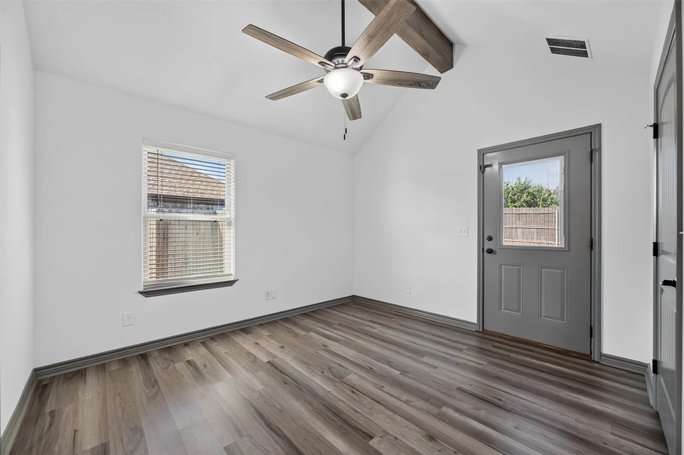 Single Family Residence For Sale in Hood County , 2316 Woodview Trail, Granbury, Texas 76048, 2 Bedroom, 1 Bathroom, Garage spaces, 999 Sqft, built in 2020, mls#21405094, Real Estate Agent in Granbury, Homes For Sale in Hood county, Homes For Sale in Granbury, Realtor in Granbury Texas, Real Estate Brokerage Independent Realty Texas, Luminita Cordes Realtor