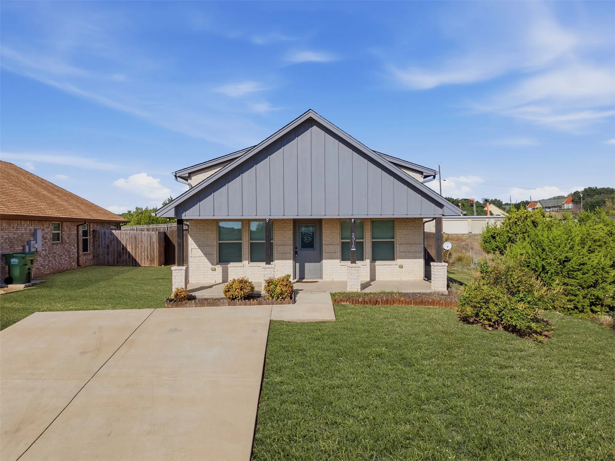 Single Family Residence For Sale in Hood County , 2316 Woodview Trail, Granbury, Texas 76048, 2 Bedroom, 1 Bathroom, Garage spaces, 999 Sqft, built in 2020, mls#21405094, Real Estate Agent in Granbury, Homes For Sale in Hood county, Homes For Sale in Granbury, Realtor in Granbury Texas, Real Estate Brokerage Independent Realty Texas, Luminita Cordes Realtor