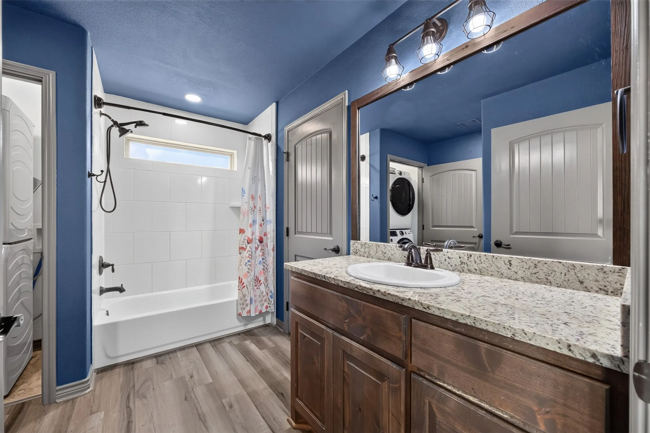 Single Family Residence For Sale in Hood County , 2316 Woodview Trail, Granbury, Texas 76048, 2 Bedroom, 1 Bathroom, Garage spaces, 999 Sqft, built in 2020, mls#21405094, Real Estate Agent in Granbury, Homes For Sale in Hood county, Homes For Sale in Granbury, Realtor in Granbury Texas, Real Estate Brokerage Independent Realty Texas, Luminita Cordes Realtor