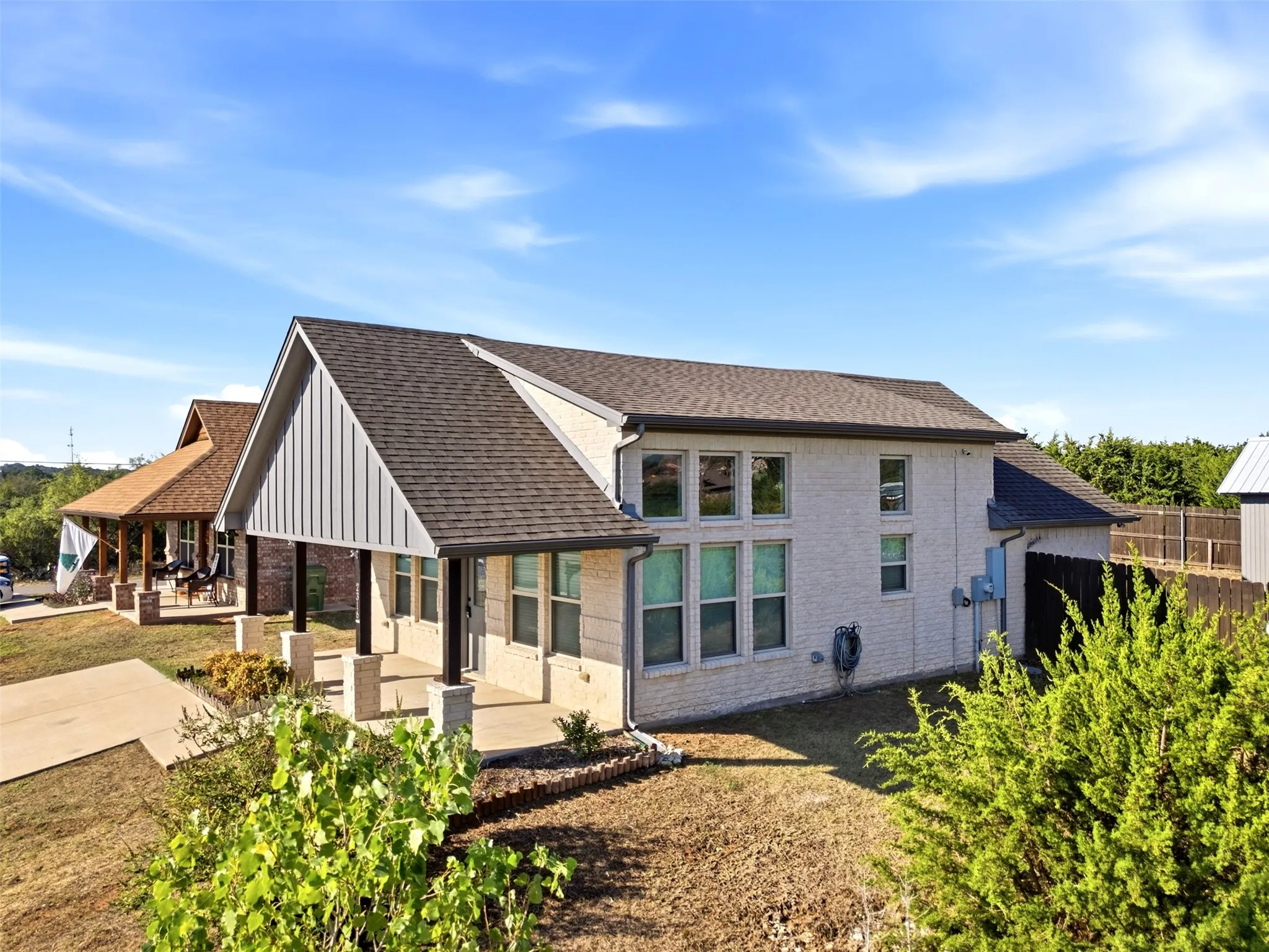 Single Family Residence For Sale in Hood County , 2316 Woodview Trail, Granbury, Texas 76048, 2 Bedroom, 1 Bathroom, Garage spaces, 999 Sqft, built in 2020, mls#21405094, Real Estate Agent in Granbury, Homes For Sale in Hood county, Homes For Sale in Granbury, Realtor in Granbury Texas, Real Estate Brokerage Independent Realty Texas, Luminita Cordes Realtor