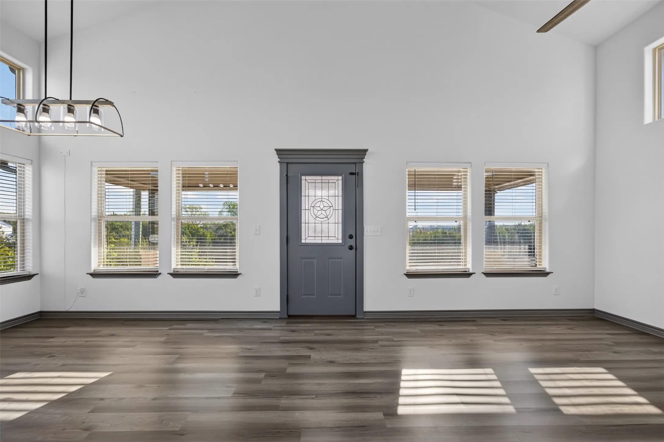 Single Family Residence For Sale in Hood County , 2316 Woodview Trail, Granbury, Texas 76048, 2 Bedroom, 1 Bathroom, Garage spaces, 999 Sqft, built in 2020, mls#21405094, Real Estate Agent in Granbury, Homes For Sale in Hood county, Homes For Sale in Granbury, Realtor in Granbury Texas, Real Estate Brokerage Independent Realty Texas, Luminita Cordes Realtor