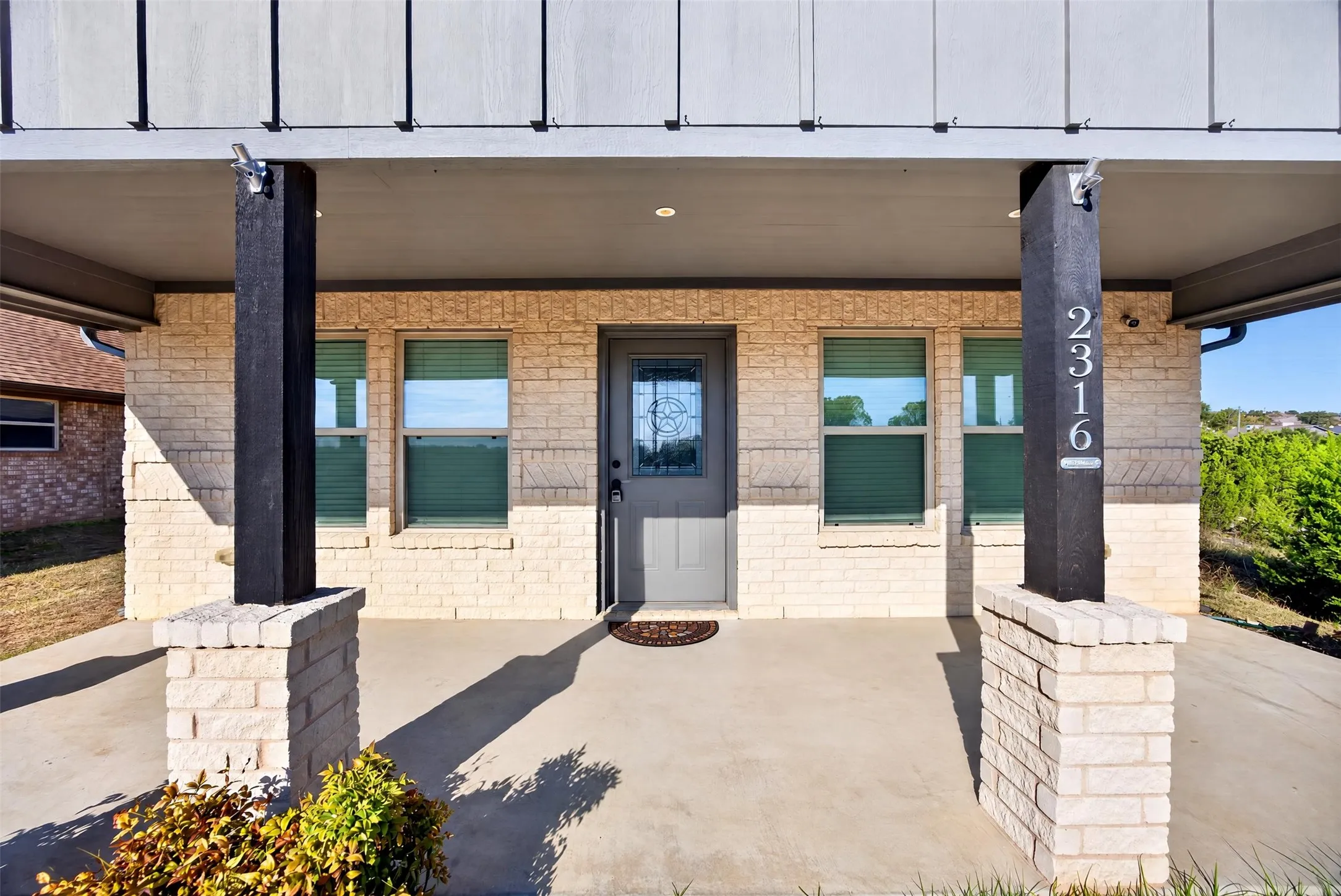 Single Family Residence For Sale in Hood County , 2316 Woodview Trail, Granbury, Texas 76048, 2 Bedroom, 1 Bathroom, Garage spaces, 999 Sqft, built in 2020, mls#21405094, Real Estate Agent in Granbury, Homes For Sale in Hood county, Homes For Sale in Granbury, Realtor in Granbury Texas, Real Estate Brokerage Independent Realty Texas, Luminita Cordes Realtor