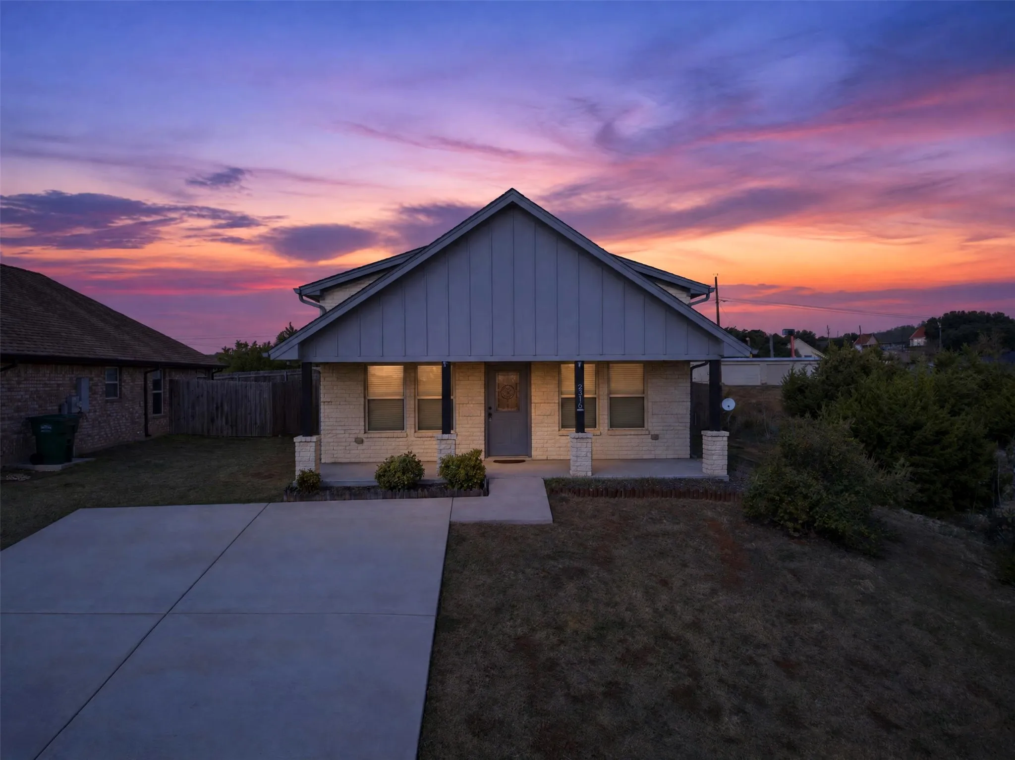 Single Family Residence For Sale in Hood County , 2316 Woodview Trail, Granbury, Texas 76048, 2 Bedroom, 1 Bathroom, Garage spaces, 999 Sqft, built in 2020, mls#21405094, Real Estate Agent in Granbury, Homes For Sale in Hood county, Homes For Sale in Granbury, Realtor in Granbury Texas, Real Estate Brokerage Independent Realty Texas, Luminita Cordes Realtor