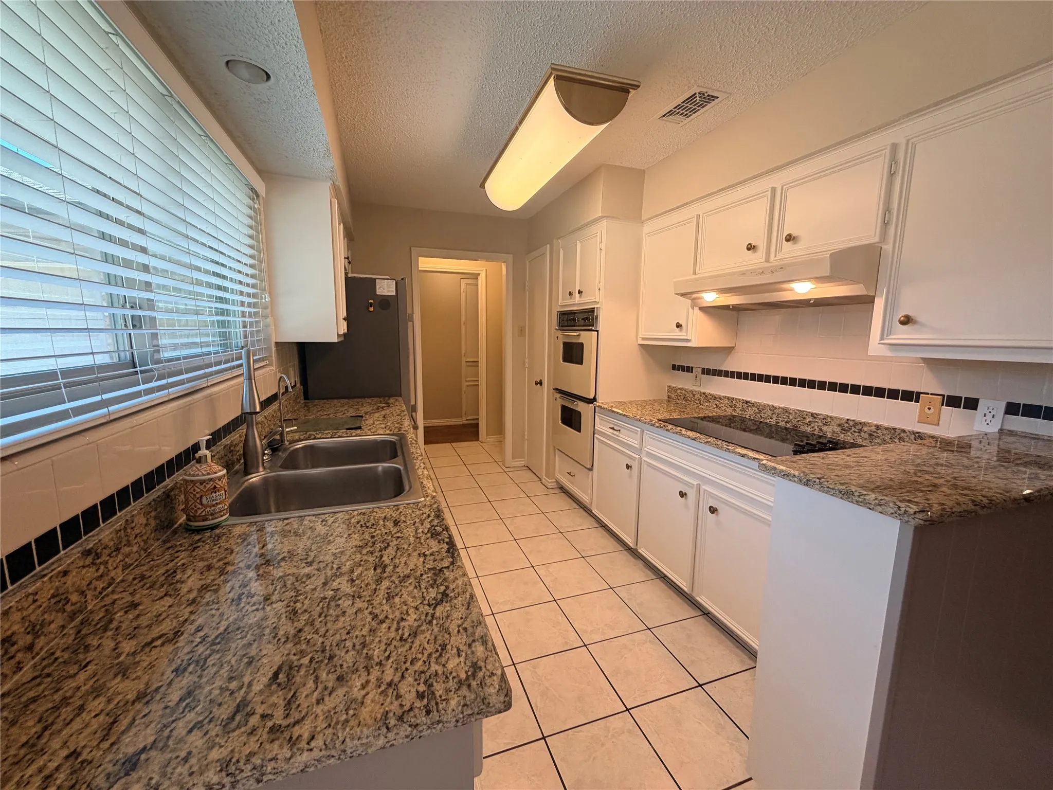 Single Family Residence For Rent in Tarrant County , 1620 Lexington Place, Bedford, Texas 76022, 3 Bedroom, 2 Bathroom, 2 Garage spaces, 1,685 Sqft, built in 1976, mls#21408498, Real Estate Agent in Bedford, Homes For Rent in Tarrant county, Homes For Rent in Bedford, Realtor in Bedford Texas, Real Estate Brokerage Independent Realty Texas, Luminita Cordes Realtor