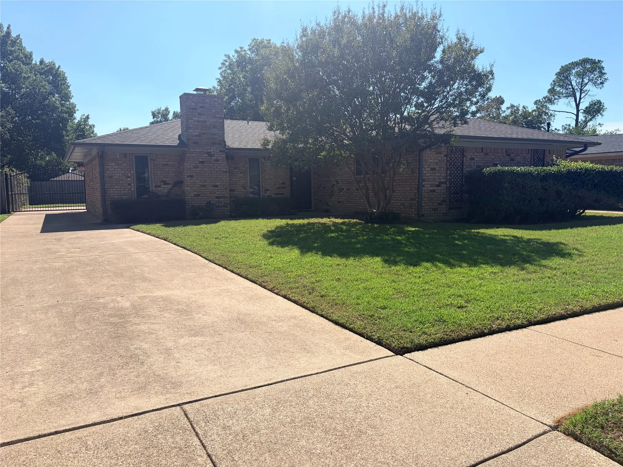 Single Family Residence For Rent in Tarrant County , 1620 Lexington Place, Bedford, Texas 76022, 3 Bedroom, 2 Bathroom, 2 Garage spaces, 1,685 Sqft, built in 1976, mls#21408498, Real Estate Agent in Bedford, Homes For Rent in Tarrant county, Homes For Rent in Bedford, Realtor in Bedford Texas, Real Estate Brokerage Independent Realty Texas, Luminita Cordes Realtor