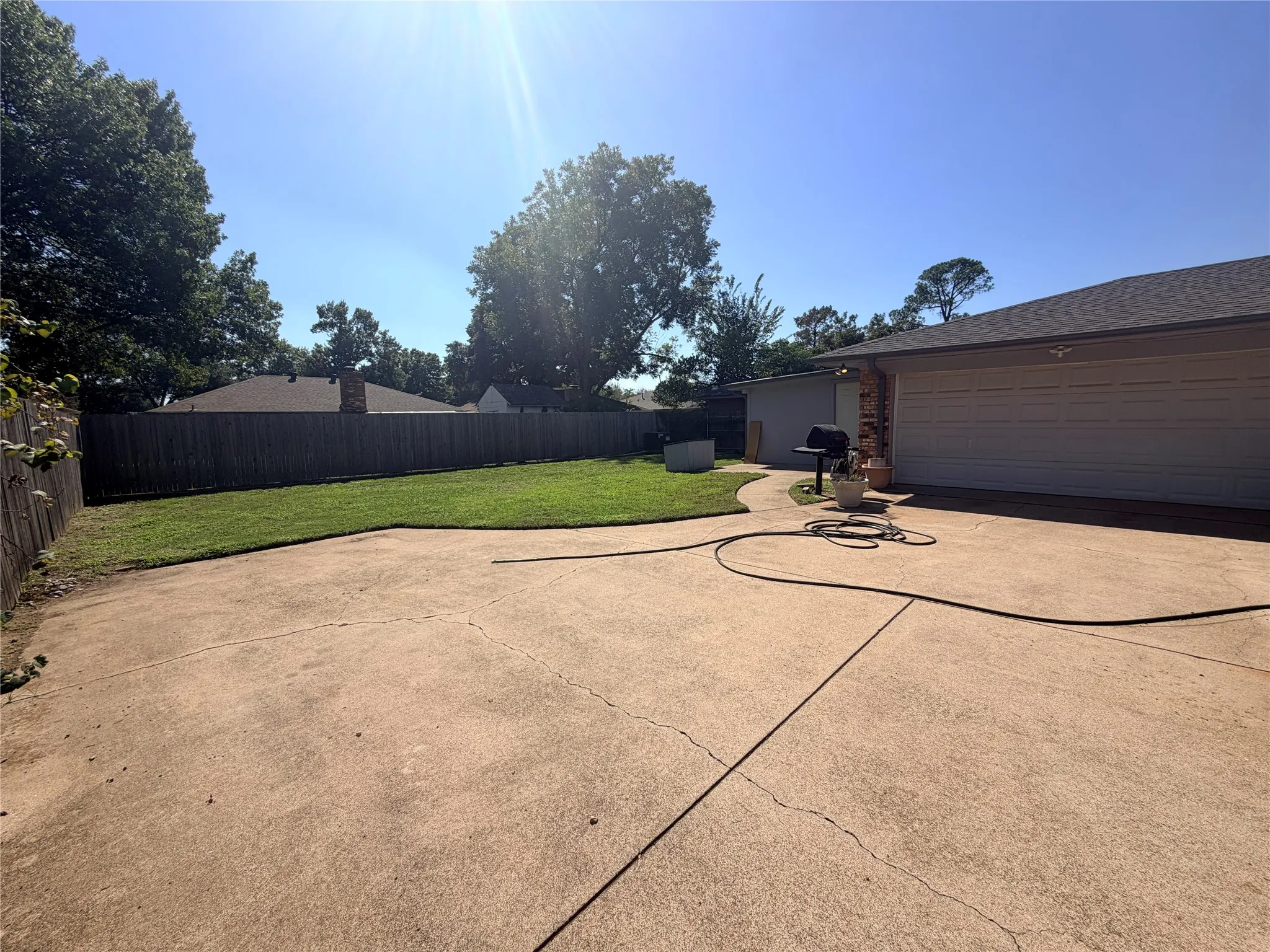 Single Family Residence For Rent in Tarrant County , 1620 Lexington Place, Bedford, Texas 76022, 3 Bedroom, 2 Bathroom, 2 Garage spaces, 1,685 Sqft, built in 1976, mls#21408498, Real Estate Agent in Bedford, Homes For Rent in Tarrant county, Homes For Rent in Bedford, Realtor in Bedford Texas, Real Estate Brokerage Independent Realty Texas, Luminita Cordes Realtor