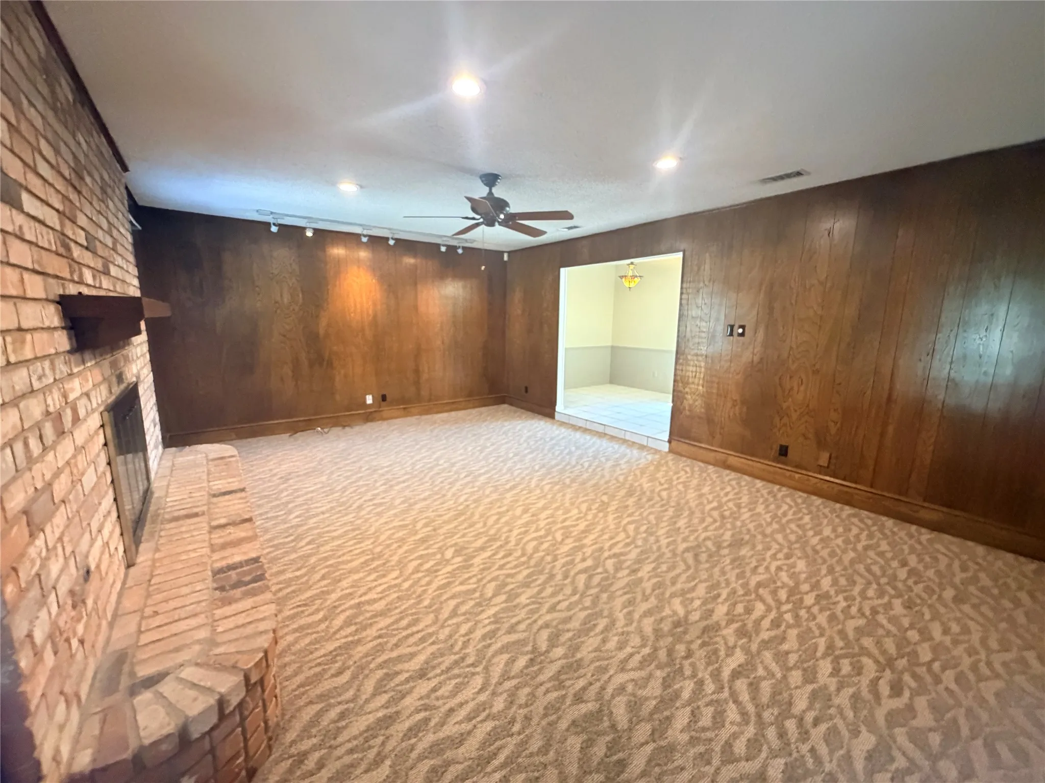 Single Family Residence For Rent in Tarrant County , 1620 Lexington Place, Bedford, Texas 76022, 3 Bedroom, 2 Bathroom, 2 Garage spaces, 1,685 Sqft, built in 1976, mls#21408498, Real Estate Agent in Bedford, Homes For Rent in Tarrant county, Homes For Rent in Bedford, Realtor in Bedford Texas, Real Estate Brokerage Independent Realty Texas, Luminita Cordes Realtor