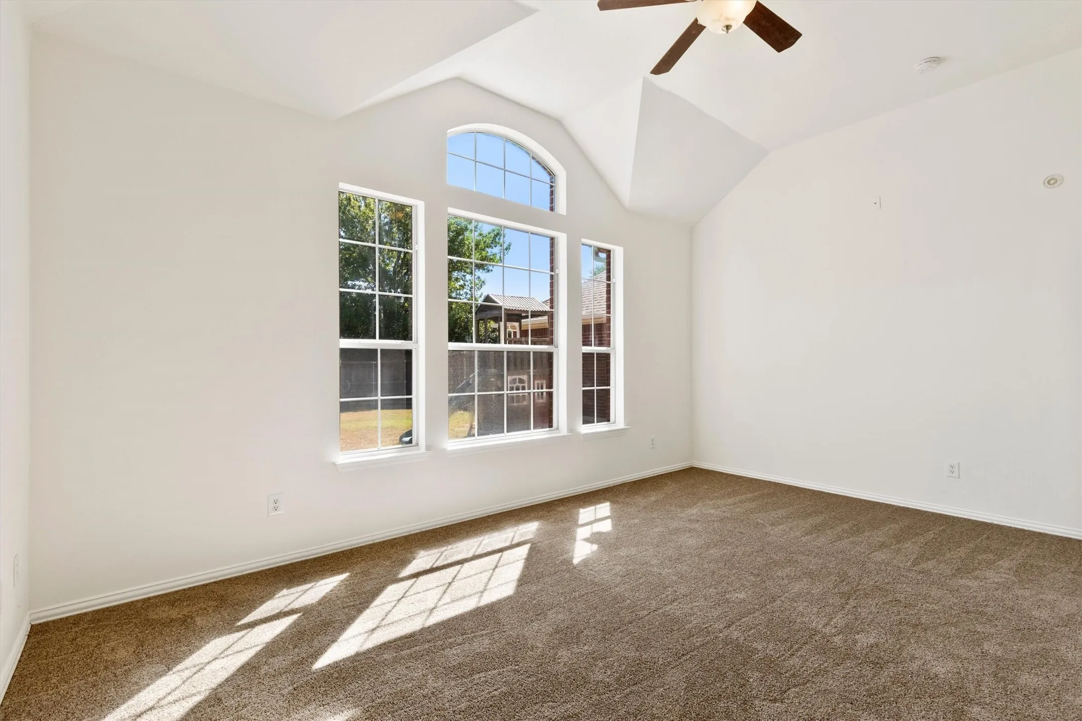 Single Family Residence For Sale in Collin County , 1422 Suzanne Drive, Allen, Texas 75002, 4 Bedroom, 3 Bathroom, 2 Garage spaces, 2,609 Sqft, built in 1998, mls#21404973, Real Estate Agent in Allen, Homes For Sale in Collin county, Homes For Sale in Allen, Realtor in Allen Texas, Real Estate Brokerage Independent Realty Texas, Luminita Cordes Realtor