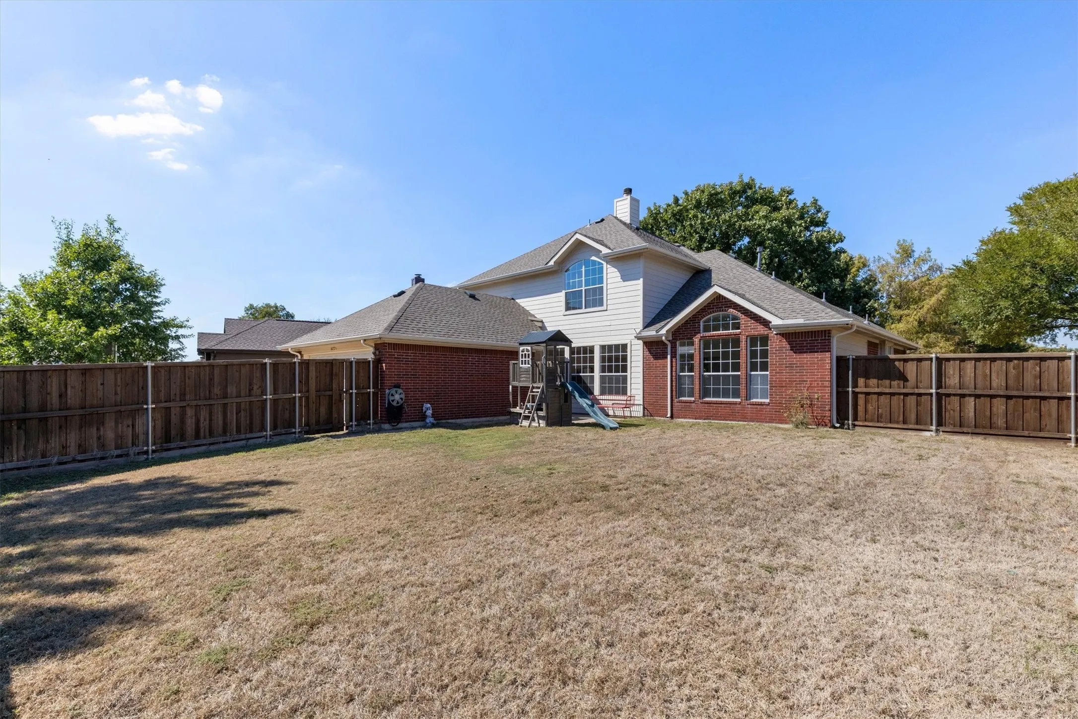 Single Family Residence For Sale in Collin County , 1422 Suzanne Drive, Allen, Texas 75002, 4 Bedroom, 3 Bathroom, 2 Garage spaces, 2,609 Sqft, built in 1998, mls#21404973, Real Estate Agent in Allen, Homes For Sale in Collin county, Homes For Sale in Allen, Realtor in Allen Texas, Real Estate Brokerage Independent Realty Texas, Luminita Cordes Realtor