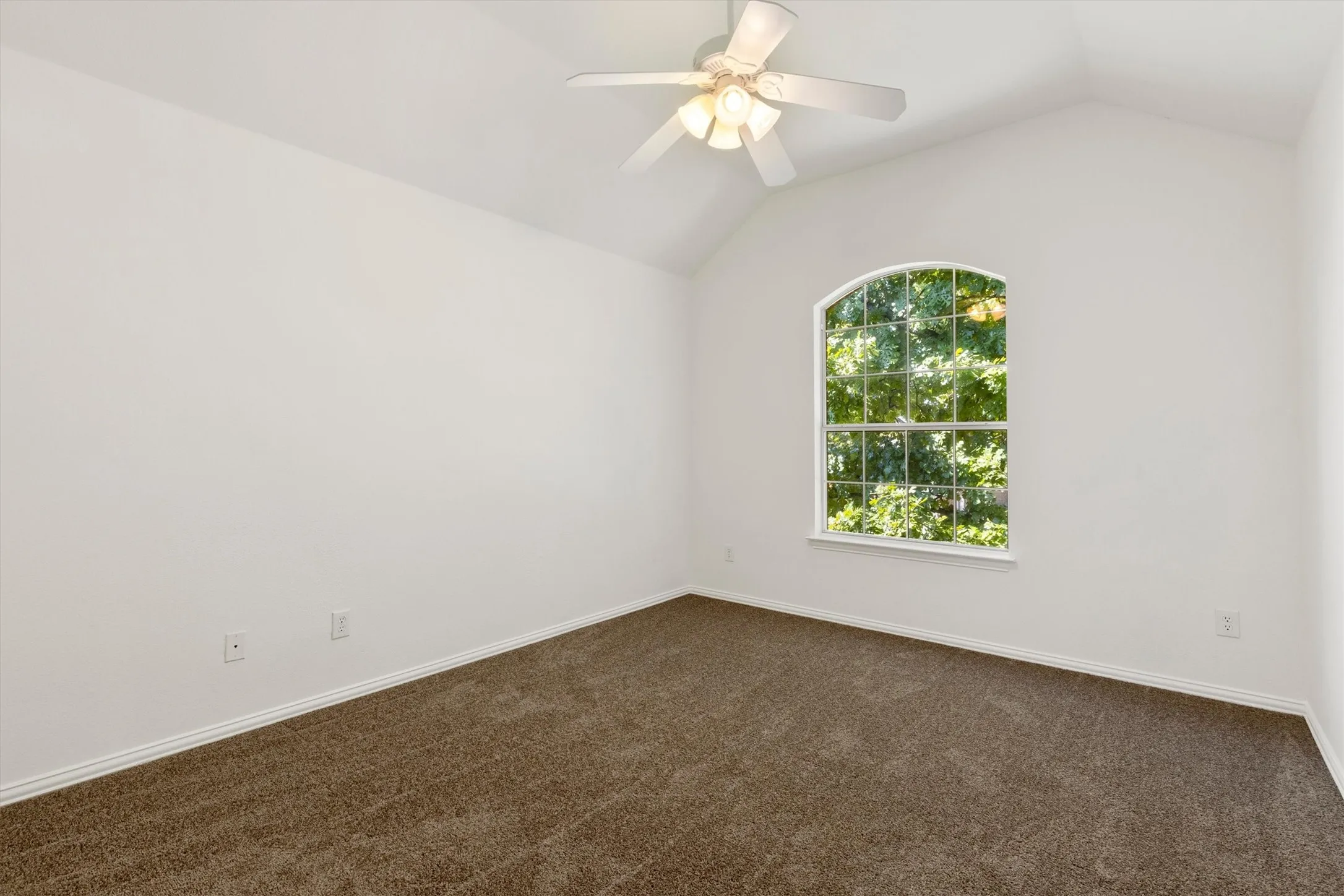 Single Family Residence For Sale in Collin County , 1422 Suzanne Drive, Allen, Texas 75002, 4 Bedroom, 3 Bathroom, 2 Garage spaces, 2,609 Sqft, built in 1998, mls#21404973, Real Estate Agent in Allen, Homes For Sale in Collin county, Homes For Sale in Allen, Realtor in Allen Texas, Real Estate Brokerage Independent Realty Texas, Luminita Cordes Realtor
