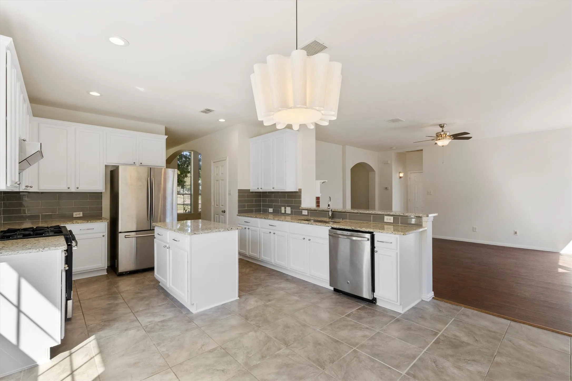 Single Family Residence For Sale in Collin County , 1422 Suzanne Drive, Allen, Texas 75002, 4 Bedroom, 3 Bathroom, 2 Garage spaces, 2,609 Sqft, built in 1998, mls#21404973, Real Estate Agent in Allen, Homes For Sale in Collin county, Homes For Sale in Allen, Realtor in Allen Texas, Real Estate Brokerage Independent Realty Texas, Luminita Cordes Realtor