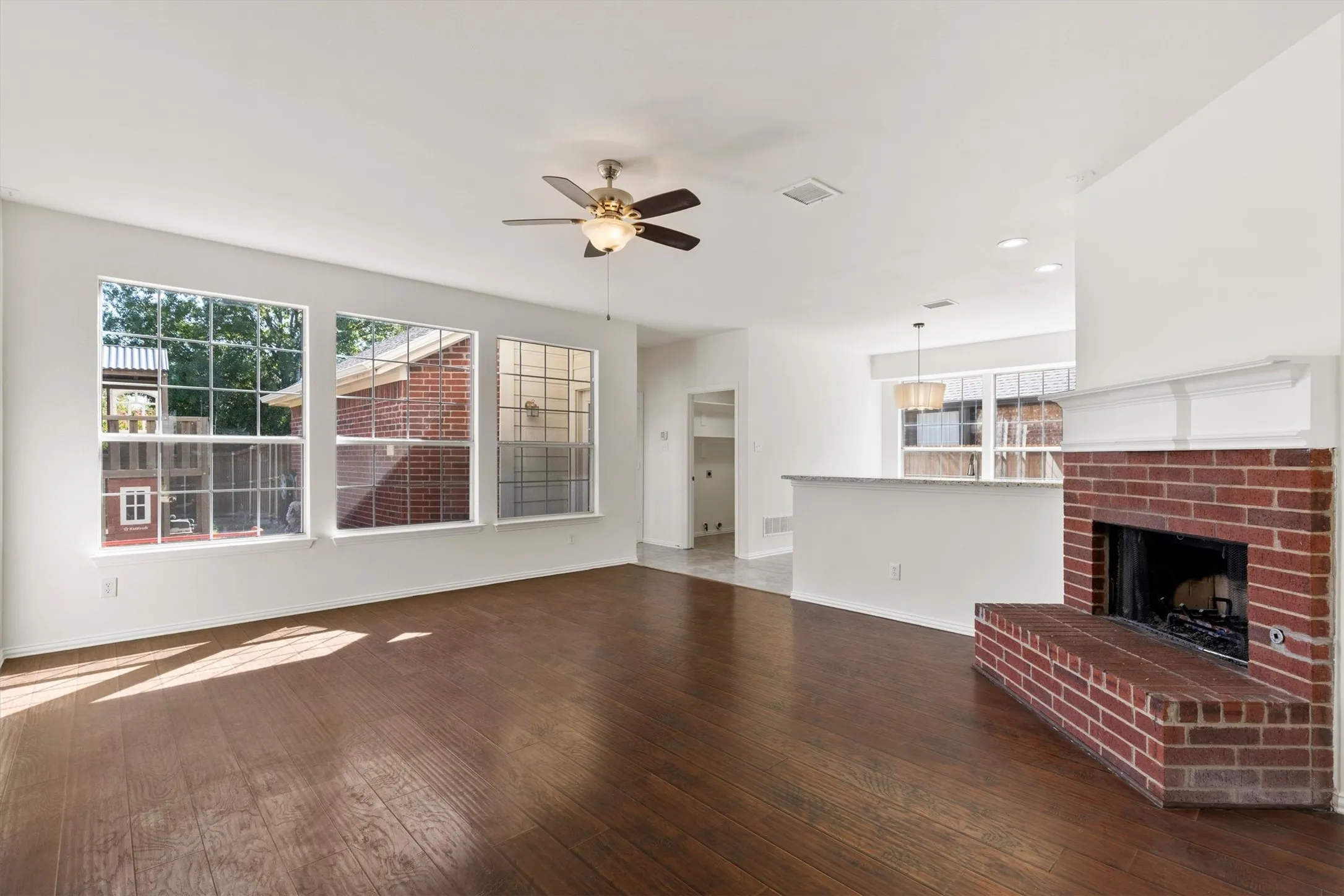 Single Family Residence For Sale in Collin County , 1422 Suzanne Drive, Allen, Texas 75002, 4 Bedroom, 3 Bathroom, 2 Garage spaces, 2,609 Sqft, built in 1998, mls#21404973, Real Estate Agent in Allen, Homes For Sale in Collin county, Homes For Sale in Allen, Realtor in Allen Texas, Real Estate Brokerage Independent Realty Texas, Luminita Cordes Realtor