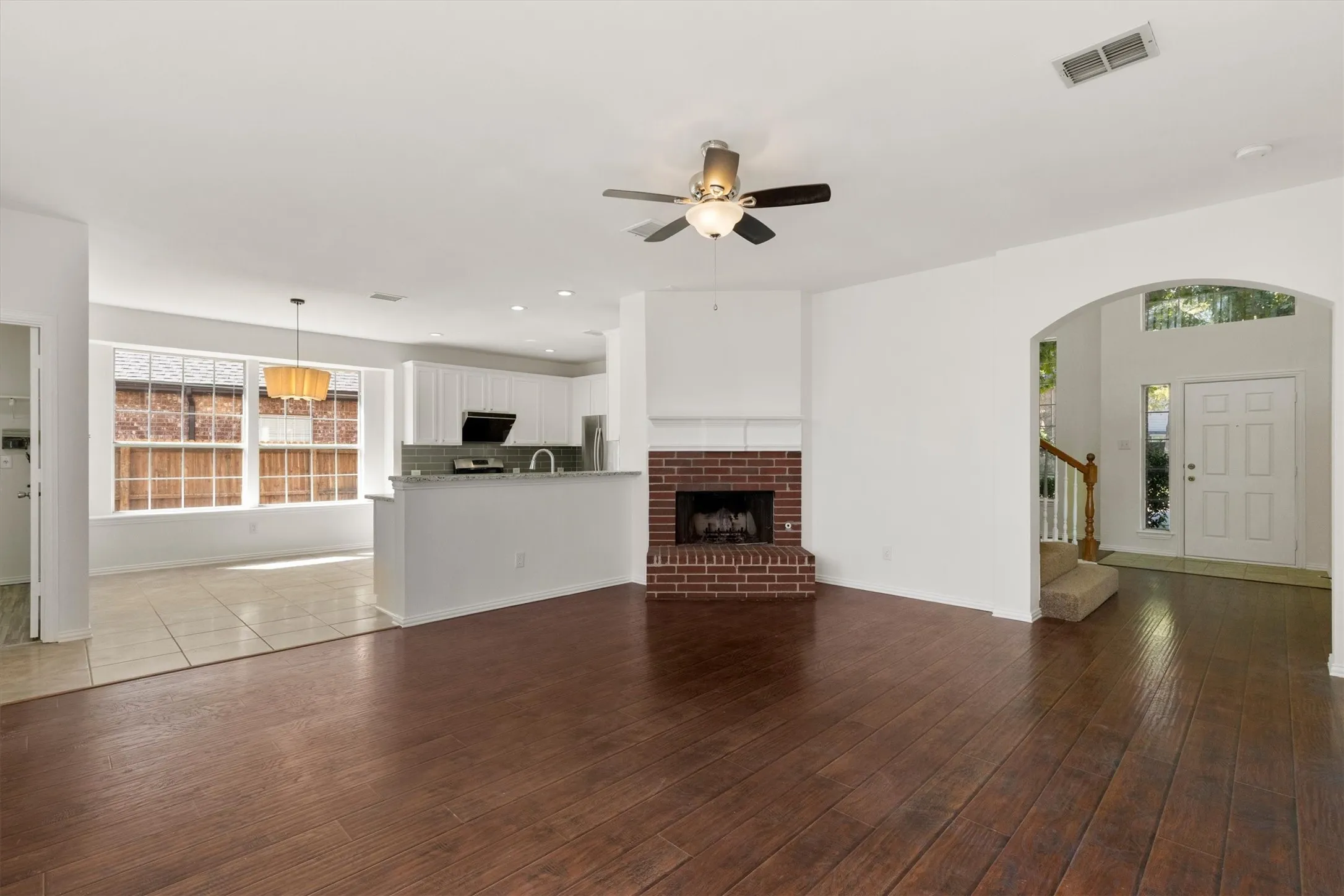 Single Family Residence For Sale in Collin County , 1422 Suzanne Drive, Allen, Texas 75002, 4 Bedroom, 3 Bathroom, 2 Garage spaces, 2,609 Sqft, built in 1998, mls#21404973, Real Estate Agent in Allen, Homes For Sale in Collin county, Homes For Sale in Allen, Realtor in Allen Texas, Real Estate Brokerage Independent Realty Texas, Luminita Cordes Realtor
