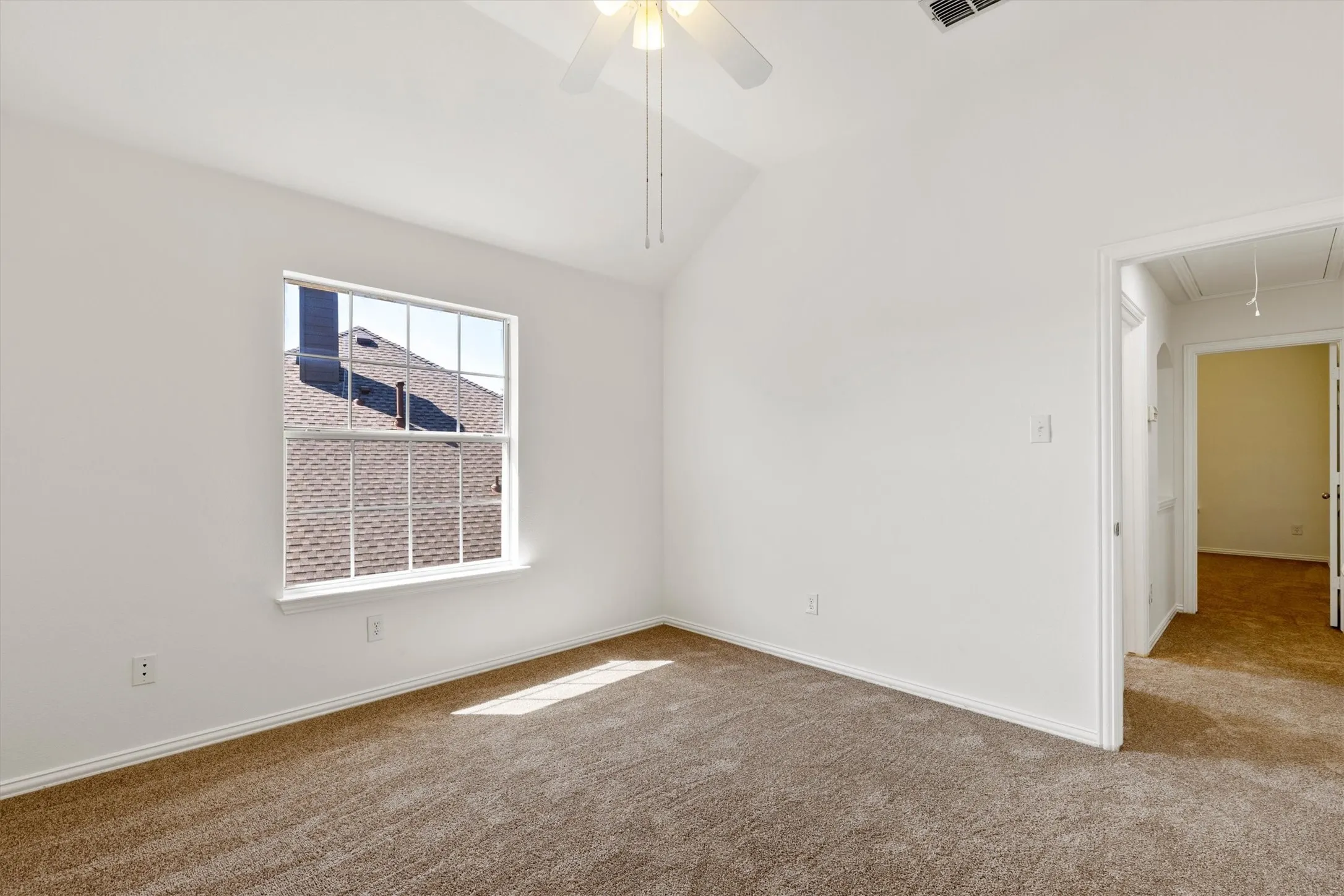 Single Family Residence For Sale in Collin County , 1422 Suzanne Drive, Allen, Texas 75002, 4 Bedroom, 3 Bathroom, 2 Garage spaces, 2,609 Sqft, built in 1998, mls#21404973, Real Estate Agent in Allen, Homes For Sale in Collin county, Homes For Sale in Allen, Realtor in Allen Texas, Real Estate Brokerage Independent Realty Texas, Luminita Cordes Realtor