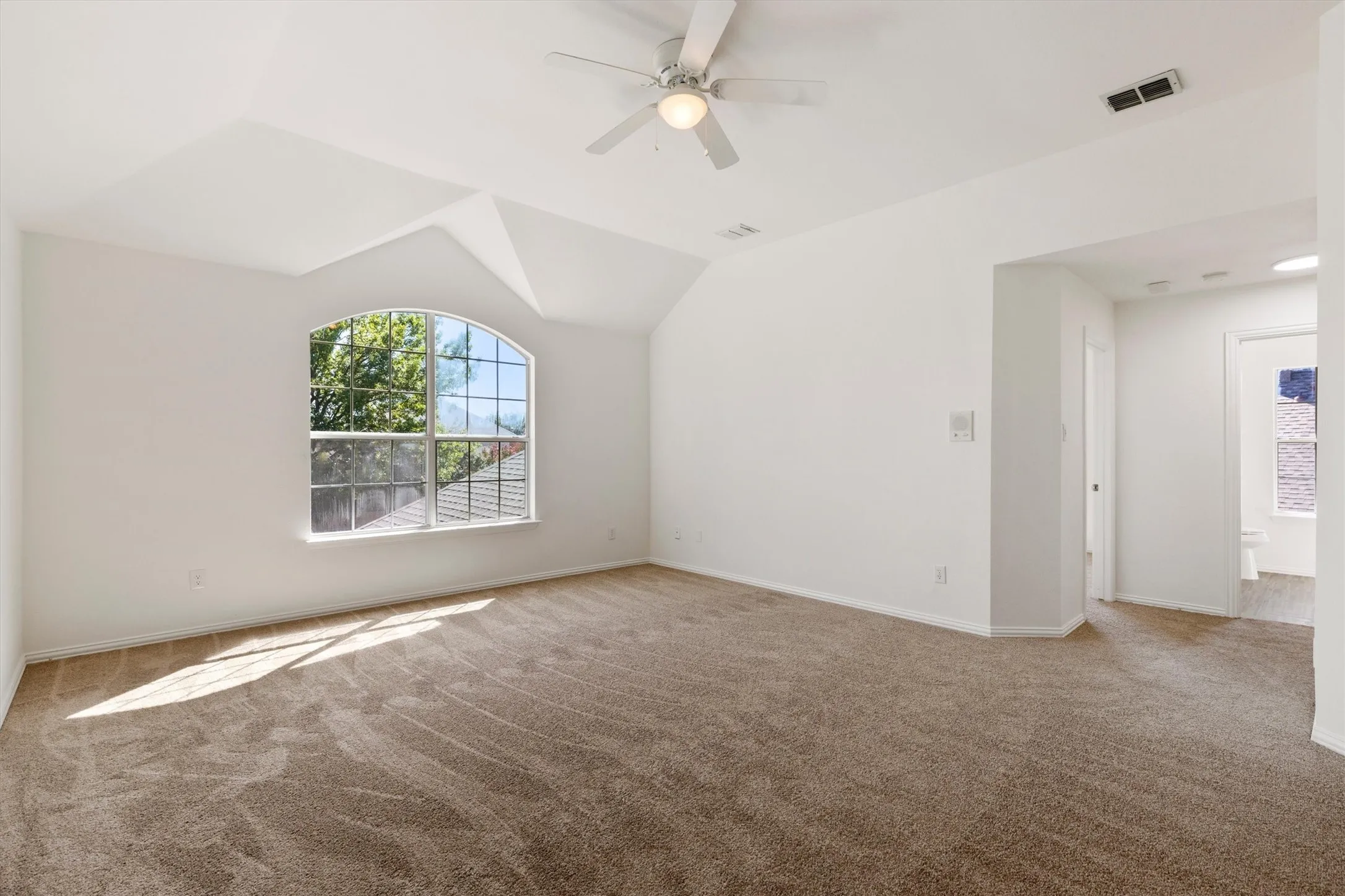 Single Family Residence For Sale in Collin County , 1422 Suzanne Drive, Allen, Texas 75002, 4 Bedroom, 3 Bathroom, 2 Garage spaces, 2,609 Sqft, built in 1998, mls#21404973, Real Estate Agent in Allen, Homes For Sale in Collin county, Homes For Sale in Allen, Realtor in Allen Texas, Real Estate Brokerage Independent Realty Texas, Luminita Cordes Realtor