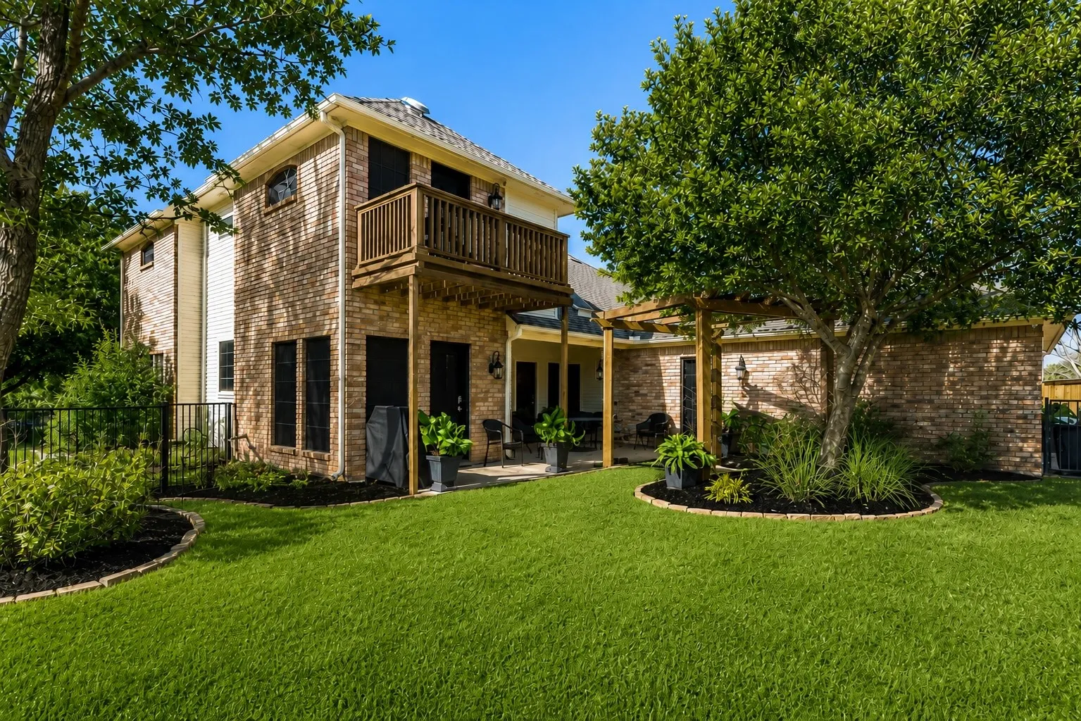 Single Family Residence For Sale in Dallas County , 6622 Barclay Lane, Garland, Texas 75044, 4 Bedroom, 3 Bathroom, 3 Garage spaces, 2,879 Sqft, built in 1990, mls#21407911, Real Estate Agent in Garland, Homes For Sale in Dallas county, Homes For Sale in Garland, Realtor in Garland Texas, Real Estate Brokerage Independent Realty Texas, Luminita Cordes Realtor