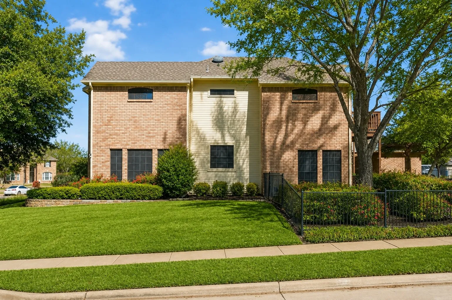 Single Family Residence For Sale in Dallas County , 6622 Barclay Lane, Garland, Texas 75044, 4 Bedroom, 3 Bathroom, 3 Garage spaces, 2,879 Sqft, built in 1990, mls#21407911, Real Estate Agent in Garland, Homes For Sale in Dallas county, Homes For Sale in Garland, Realtor in Garland Texas, Real Estate Brokerage Independent Realty Texas, Luminita Cordes Realtor