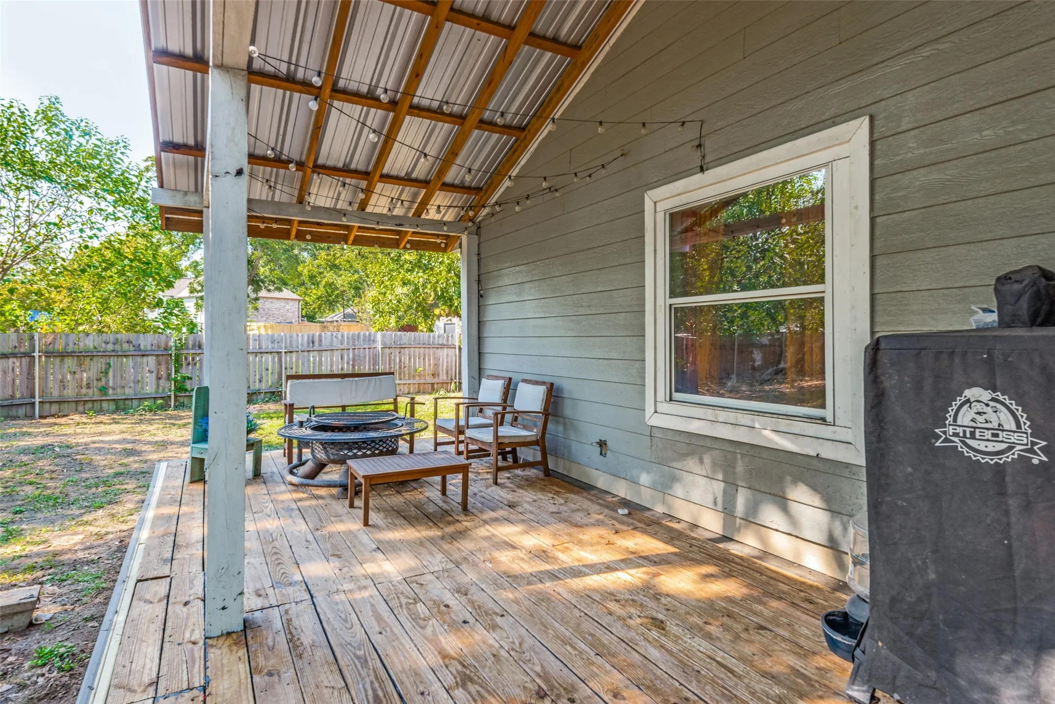 Single Family Residence For Sale in Dallas County , 112 Avenue B, Seagoville, Texas 75159, 3 Bedroom, 2 Bathroom, Garage spaces, 1,469 Sqft, built in 1942, mls#21407461, Real Estate Agent in Seagoville, Homes For Sale in Dallas county, Homes For Sale in Seagoville, Realtor in Seagoville Texas, Real Estate Brokerage Independent Realty Texas, Luminita Cordes Realtor
