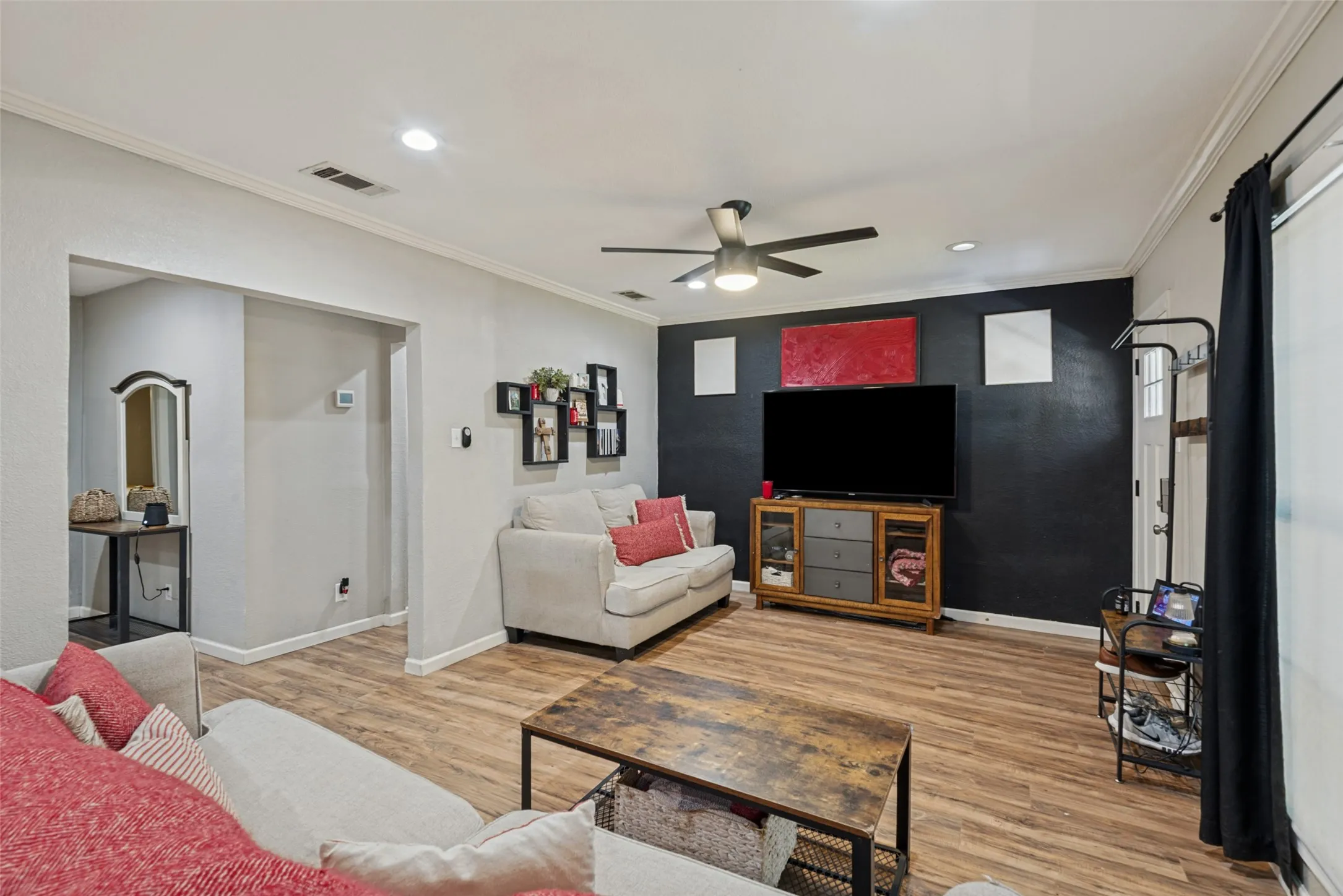 Single Family Residence For Sale in Dallas County , 112 Avenue B, Seagoville, Texas 75159, 3 Bedroom, 2 Bathroom, Garage spaces, 1,469 Sqft, built in 1942, mls#21407461, Real Estate Agent in Seagoville, Homes For Sale in Dallas county, Homes For Sale in Seagoville, Realtor in Seagoville Texas, Real Estate Brokerage Independent Realty Texas, Luminita Cordes Realtor