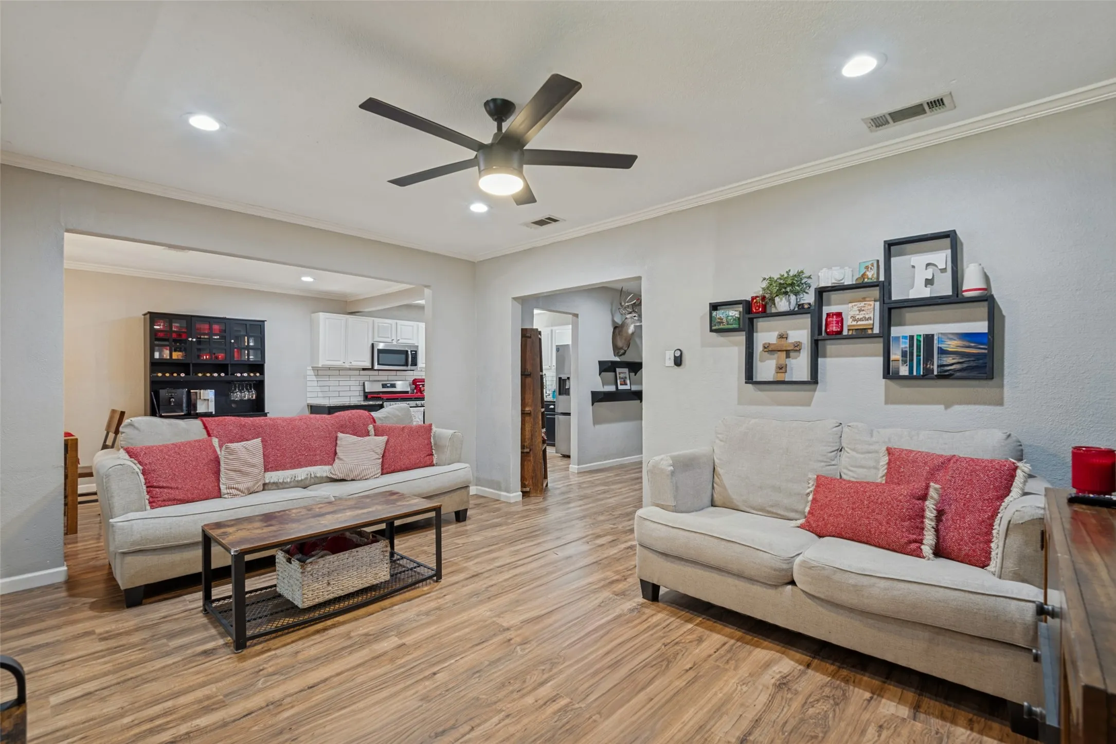 Single Family Residence For Sale in Dallas County , 112 Avenue B, Seagoville, Texas 75159, 3 Bedroom, 2 Bathroom, Garage spaces, 1,469 Sqft, built in 1942, mls#21407461, Real Estate Agent in Seagoville, Homes For Sale in Dallas county, Homes For Sale in Seagoville, Realtor in Seagoville Texas, Real Estate Brokerage Independent Realty Texas, Luminita Cordes Realtor