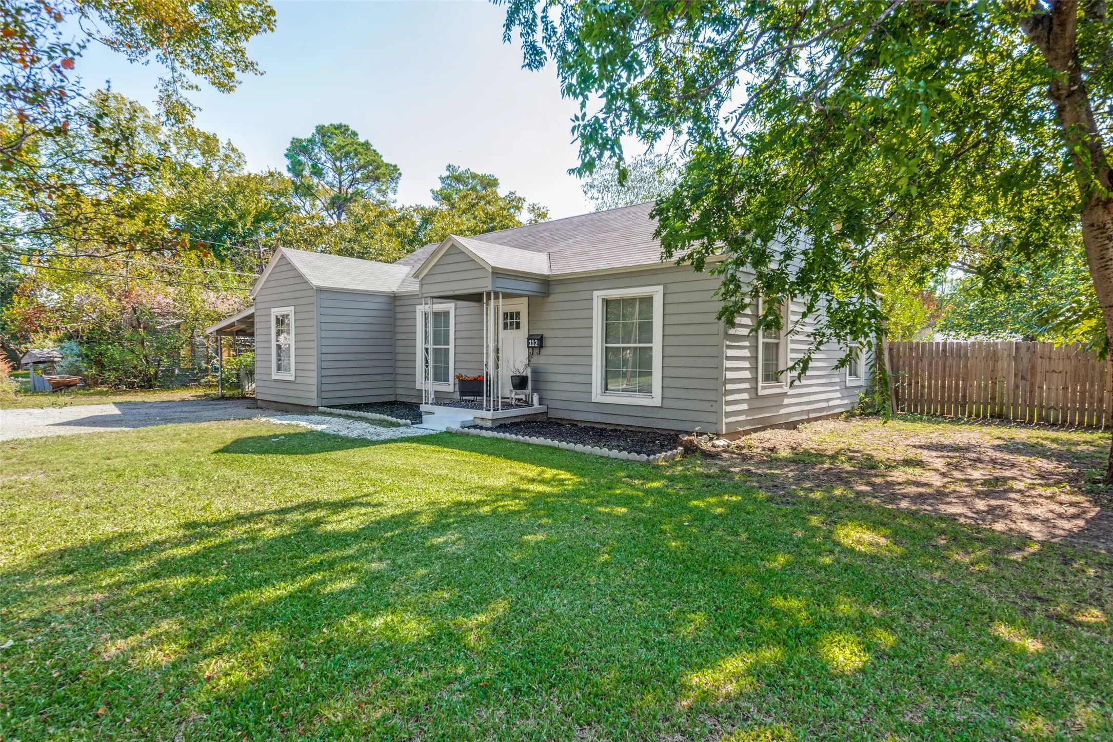 Single Family Residence For Sale in Dallas County , 112 Avenue B, Seagoville, Texas 75159, 3 Bedroom, 2 Bathroom, Garage spaces, 1,469 Sqft, built in 1942, mls#21407461, Real Estate Agent in Seagoville, Homes For Sale in Dallas county, Homes For Sale in Seagoville, Realtor in Seagoville Texas, Real Estate Brokerage Independent Realty Texas, Luminita Cordes Realtor