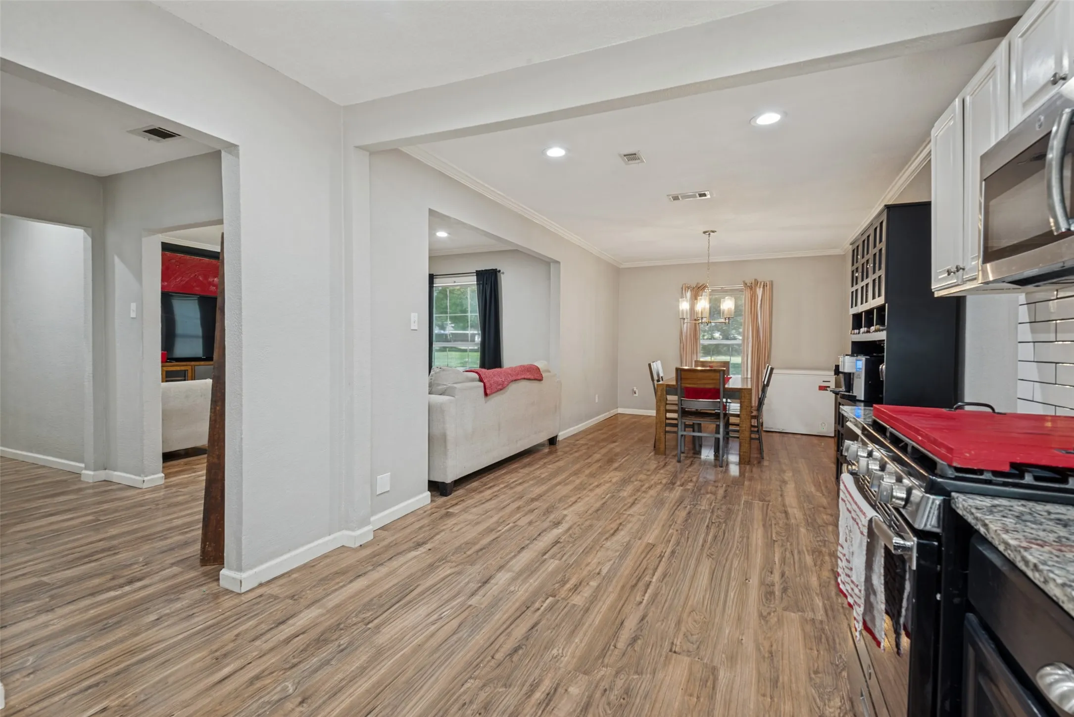 Single Family Residence For Sale in Dallas County , 112 Avenue B, Seagoville, Texas 75159, 3 Bedroom, 2 Bathroom, Garage spaces, 1,469 Sqft, built in 1942, mls#21407461, Real Estate Agent in Seagoville, Homes For Sale in Dallas county, Homes For Sale in Seagoville, Realtor in Seagoville Texas, Real Estate Brokerage Independent Realty Texas, Luminita Cordes Realtor