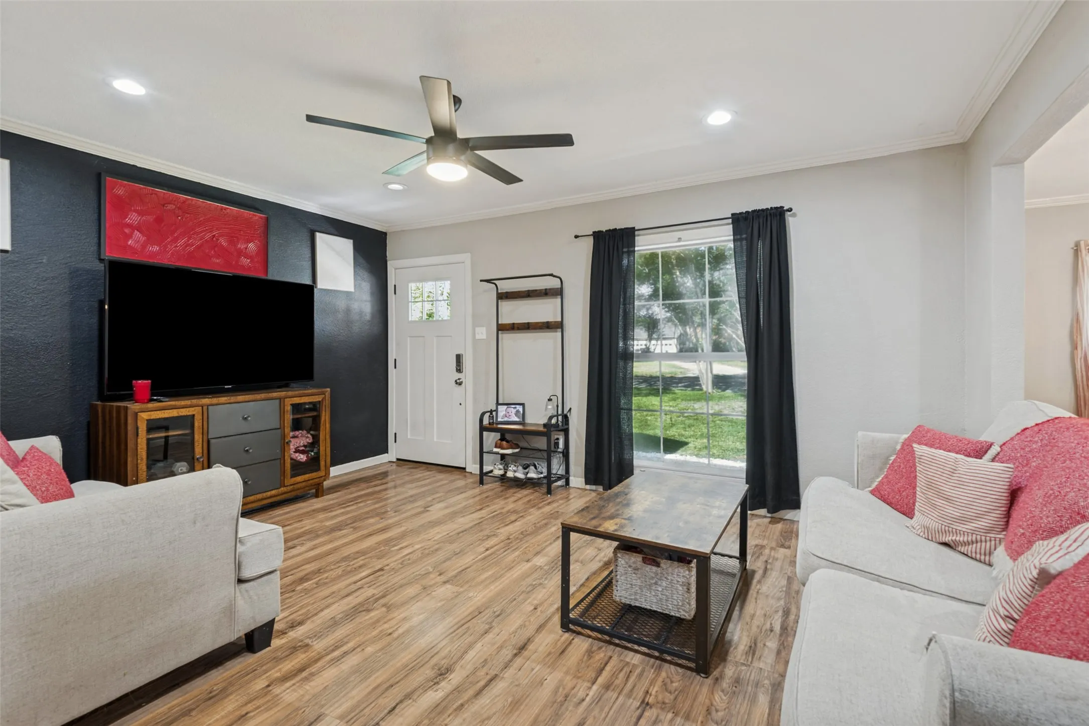Single Family Residence For Sale in Dallas County , 112 Avenue B, Seagoville, Texas 75159, 3 Bedroom, 2 Bathroom, Garage spaces, 1,469 Sqft, built in 1942, mls#21407461, Real Estate Agent in Seagoville, Homes For Sale in Dallas county, Homes For Sale in Seagoville, Realtor in Seagoville Texas, Real Estate Brokerage Independent Realty Texas, Luminita Cordes Realtor