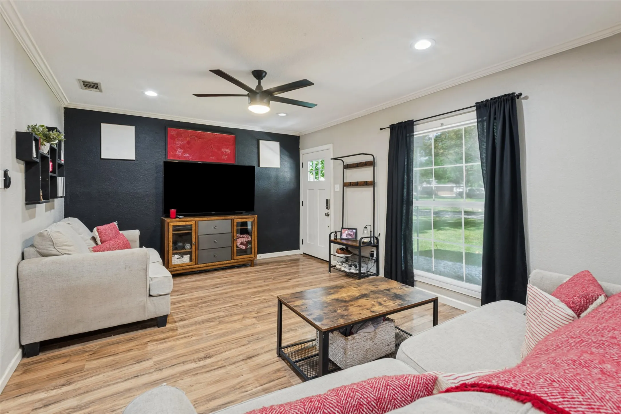 Single Family Residence For Sale in Dallas County , 112 Avenue B, Seagoville, Texas 75159, 3 Bedroom, 2 Bathroom, Garage spaces, 1,469 Sqft, built in 1942, mls#21407461, Real Estate Agent in Seagoville, Homes For Sale in Dallas county, Homes For Sale in Seagoville, Realtor in Seagoville Texas, Real Estate Brokerage Independent Realty Texas, Luminita Cordes Realtor
