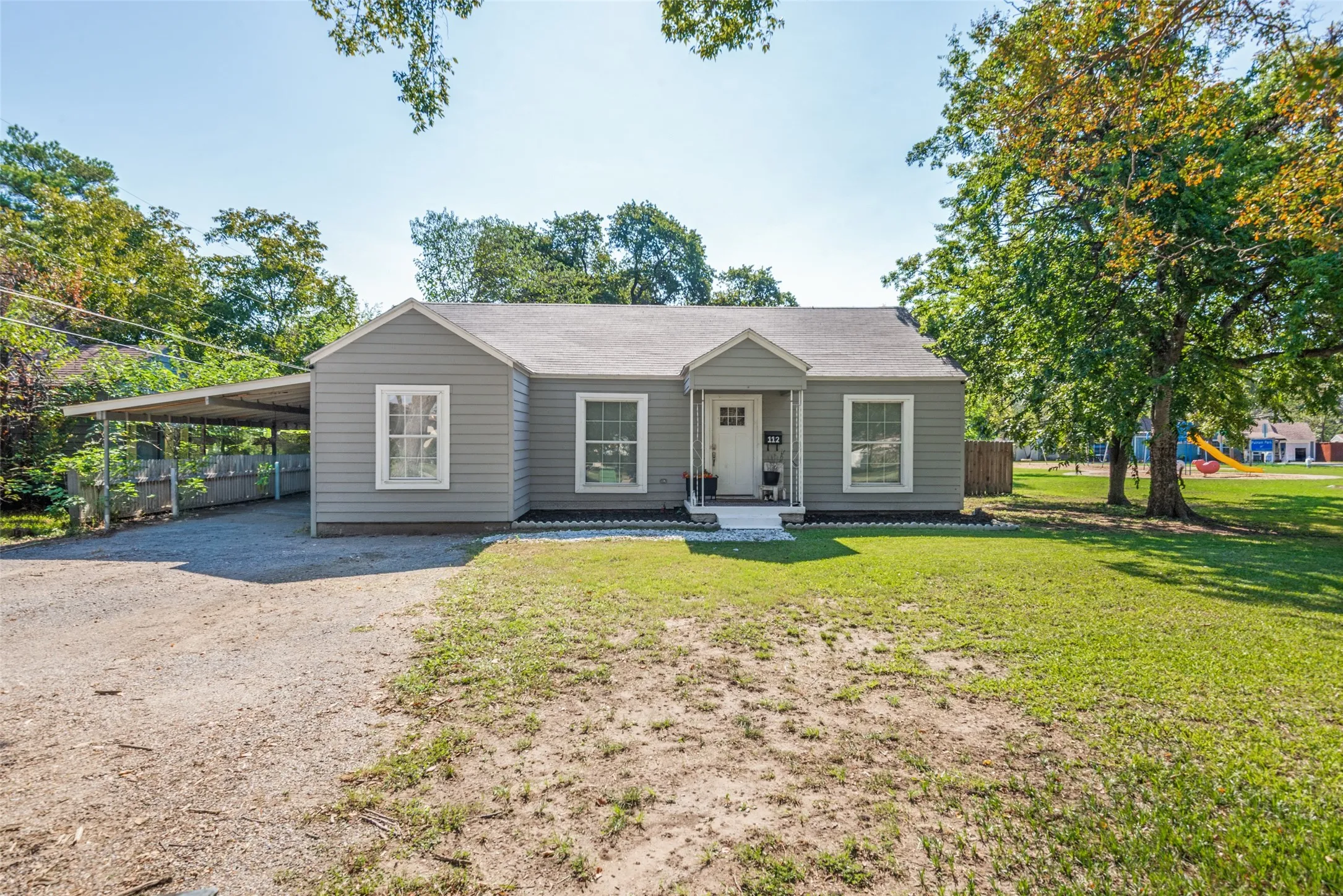 Single Family Residence For Sale in Dallas County , 112 Avenue B, Seagoville, Texas 75159, 3 Bedroom, 2 Bathroom, Garage spaces, 1,469 Sqft, built in 1942, mls#21407461, Real Estate Agent in Seagoville, Homes For Sale in Dallas county, Homes For Sale in Seagoville, Realtor in Seagoville Texas, Real Estate Brokerage Independent Realty Texas, Luminita Cordes Realtor