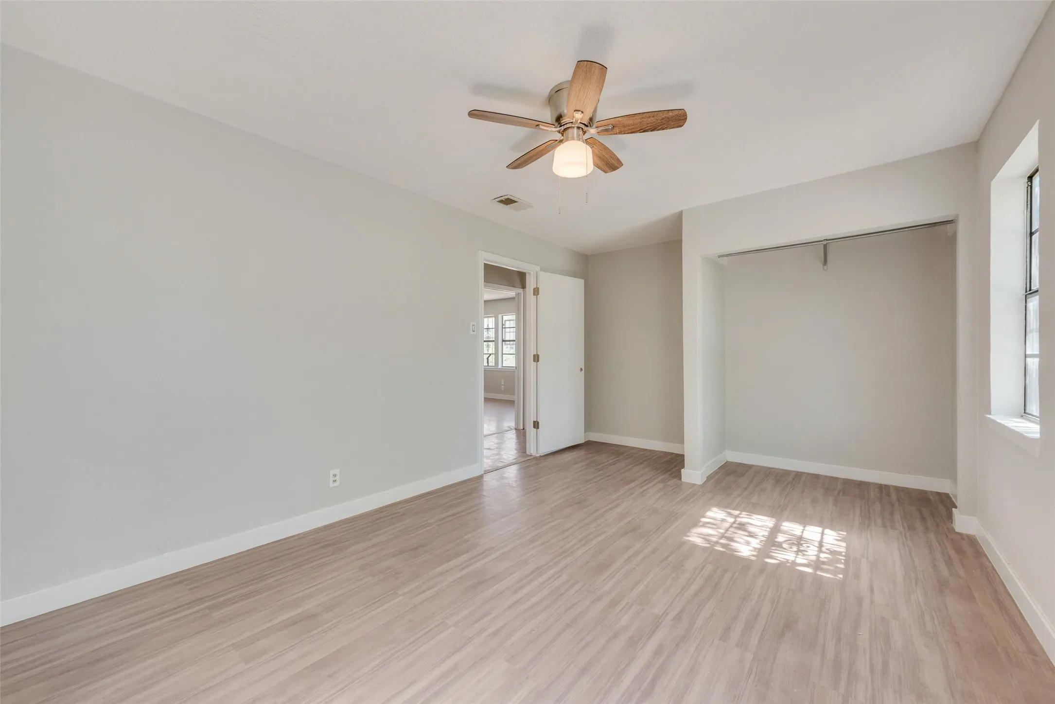 Single Family Residence For Sale in Tarrant County , 3508 Hatcher Street, Fort Worth, Texas 76119, 3 Bedroom, 2 Bathroom, Garage spaces, 1,130 Sqft, built in 1954, mls#21404824, Real Estate Agent in Fort Worth, Homes For Sale in Tarrant county, Homes For Sale in Fort Worth, Realtor in Fort Worth Texas, Real Estate Brokerage Independent Realty Texas, Luminita Cordes Realtor