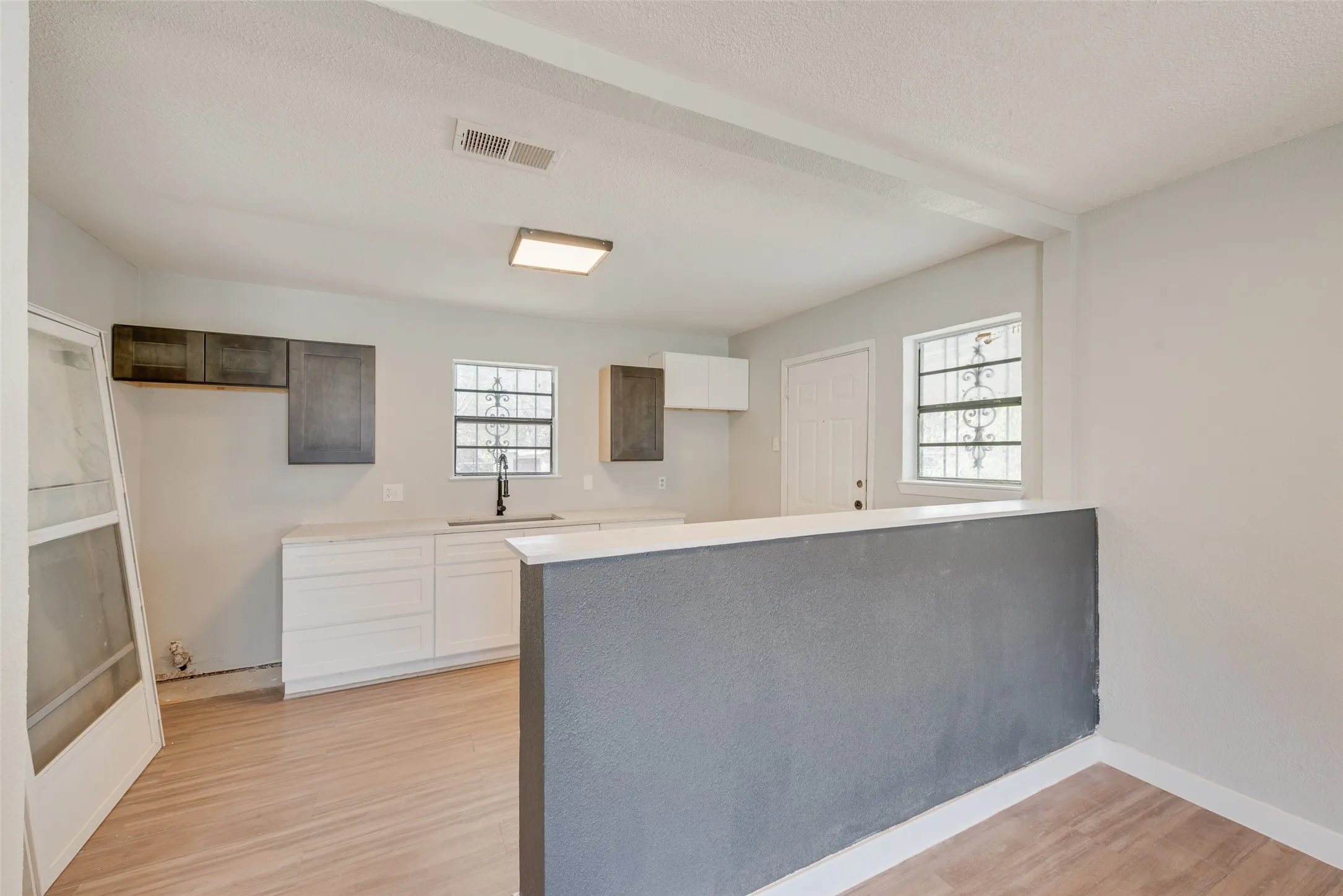 Single Family Residence For Sale in Tarrant County , 3508 Hatcher Street, Fort Worth, Texas 76119, 3 Bedroom, 2 Bathroom, Garage spaces, 1,130 Sqft, built in 1954, mls#21404824, Real Estate Agent in Fort Worth, Homes For Sale in Tarrant county, Homes For Sale in Fort Worth, Realtor in Fort Worth Texas, Real Estate Brokerage Independent Realty Texas, Luminita Cordes Realtor