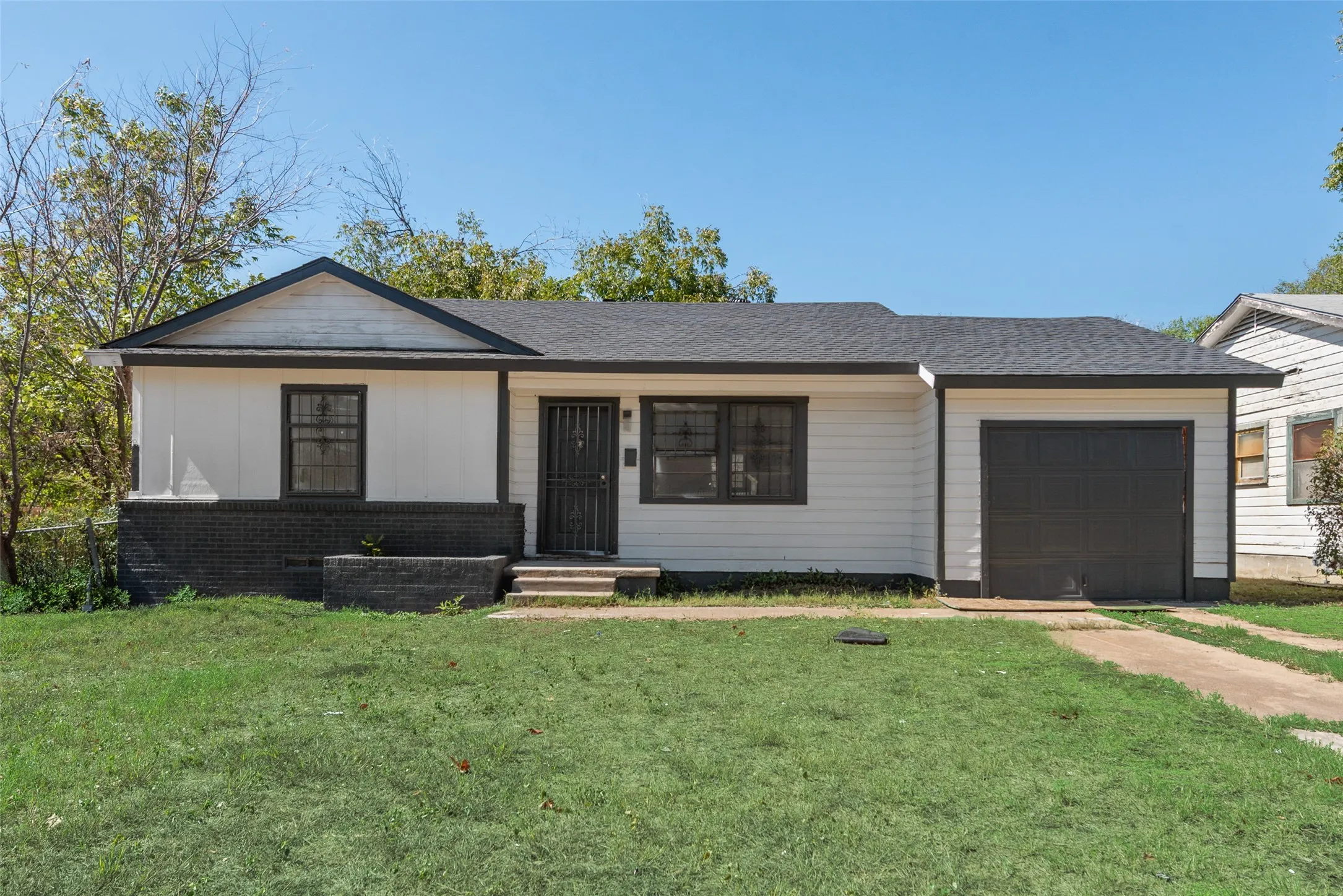 Single Family Residence For Sale in Tarrant County , 3508 Hatcher Street, Fort Worth, Texas 76119, 3 Bedroom, 2 Bathroom, Garage spaces, 1,130 Sqft, built in 1954, mls#21404824, Real Estate Agent in Fort Worth, Homes For Sale in Tarrant county, Homes For Sale in Fort Worth, Realtor in Fort Worth Texas, Real Estate Brokerage Independent Realty Texas, Luminita Cordes Realtor