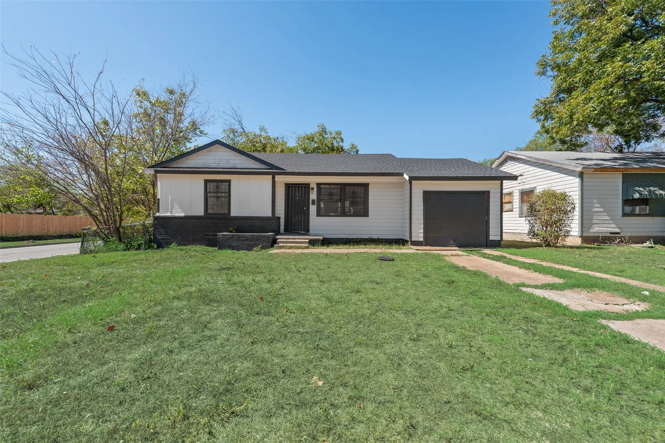 Single Family Residence For Sale in Tarrant County , 3508 Hatcher Street, Fort Worth, Texas 76119, 3 Bedroom, 2 Bathroom, Garage spaces, 1,130 Sqft, built in 1954, mls#21404824, Real Estate Agent in Fort Worth, Homes For Sale in Tarrant county, Homes For Sale in Fort Worth, Realtor in Fort Worth Texas, Real Estate Brokerage Independent Realty Texas, Luminita Cordes Realtor