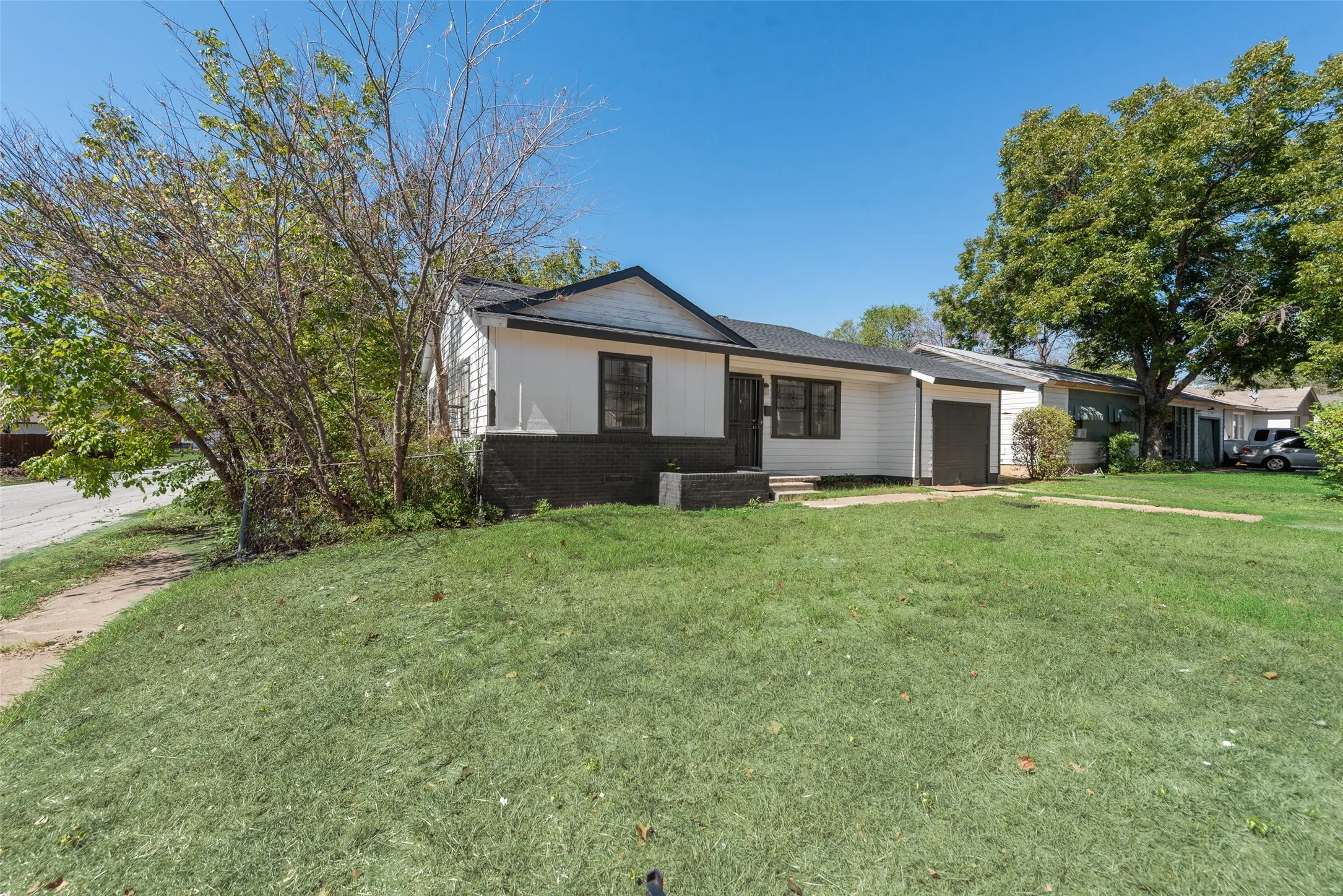 Single Family Residence For Sale in Tarrant County , 3508 Hatcher Street, Fort Worth, Texas 76119, 3 Bedroom, 2 Bathroom, Garage spaces, 1,130 Sqft, built in 1954, mls#21404824, Real Estate Agent in Fort Worth, Homes For Sale in Tarrant county, Homes For Sale in Fort Worth, Realtor in Fort Worth Texas, Real Estate Brokerage Independent Realty Texas, Luminita Cordes Realtor
