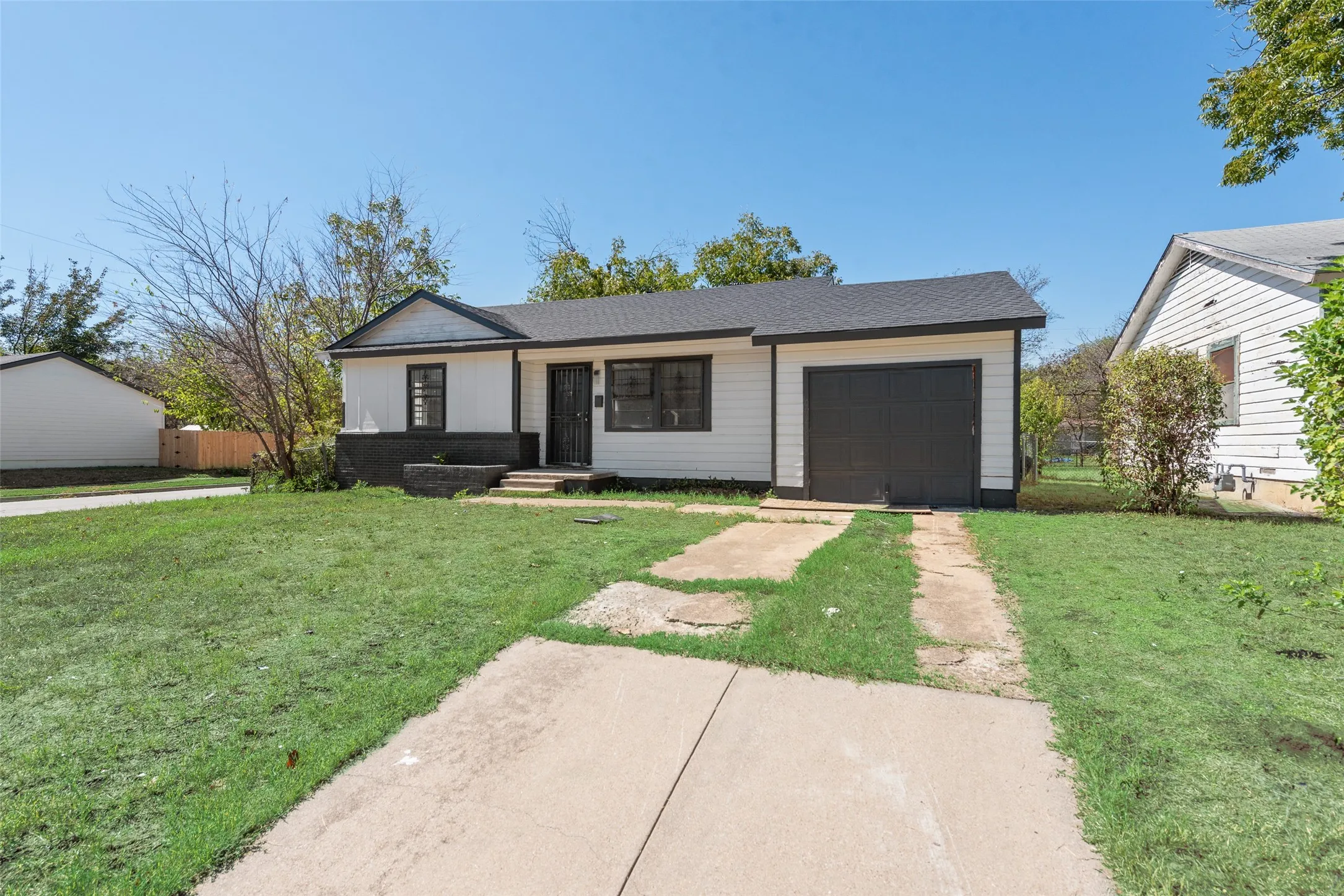 Single Family Residence For Sale in Tarrant County , 3508 Hatcher Street, Fort Worth, Texas 76119, 3 Bedroom, 2 Bathroom, Garage spaces, 1,130 Sqft, built in 1954, mls#21404824, Real Estate Agent in Fort Worth, Homes For Sale in Tarrant county, Homes For Sale in Fort Worth, Realtor in Fort Worth Texas, Real Estate Brokerage Independent Realty Texas, Luminita Cordes Realtor