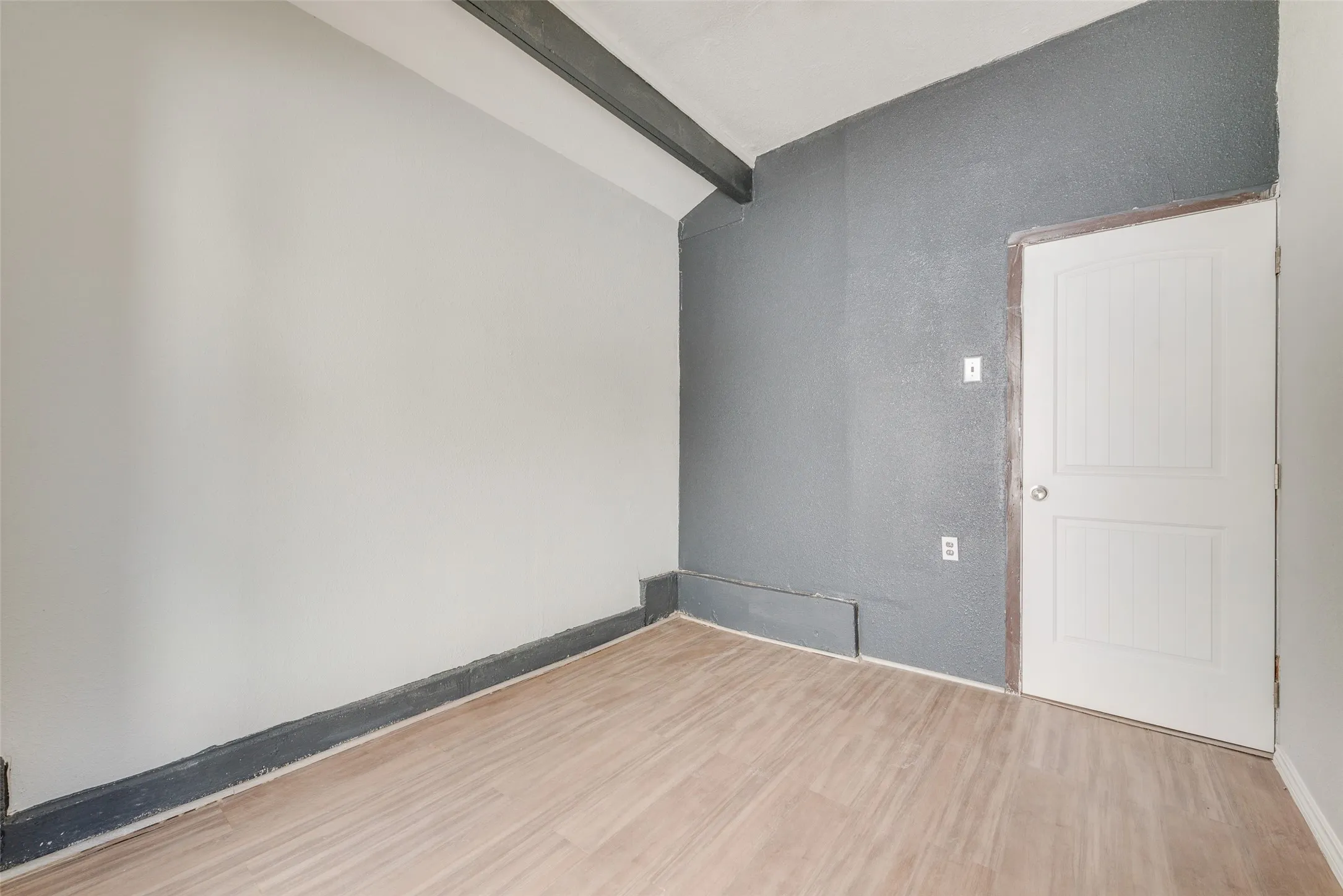 Single Family Residence For Sale in Tarrant County , 3508 Hatcher Street, Fort Worth, Texas 76119, 3 Bedroom, 2 Bathroom, Garage spaces, 1,130 Sqft, built in 1954, mls#21404824, Real Estate Agent in Fort Worth, Homes For Sale in Tarrant county, Homes For Sale in Fort Worth, Realtor in Fort Worth Texas, Real Estate Brokerage Independent Realty Texas, Luminita Cordes Realtor