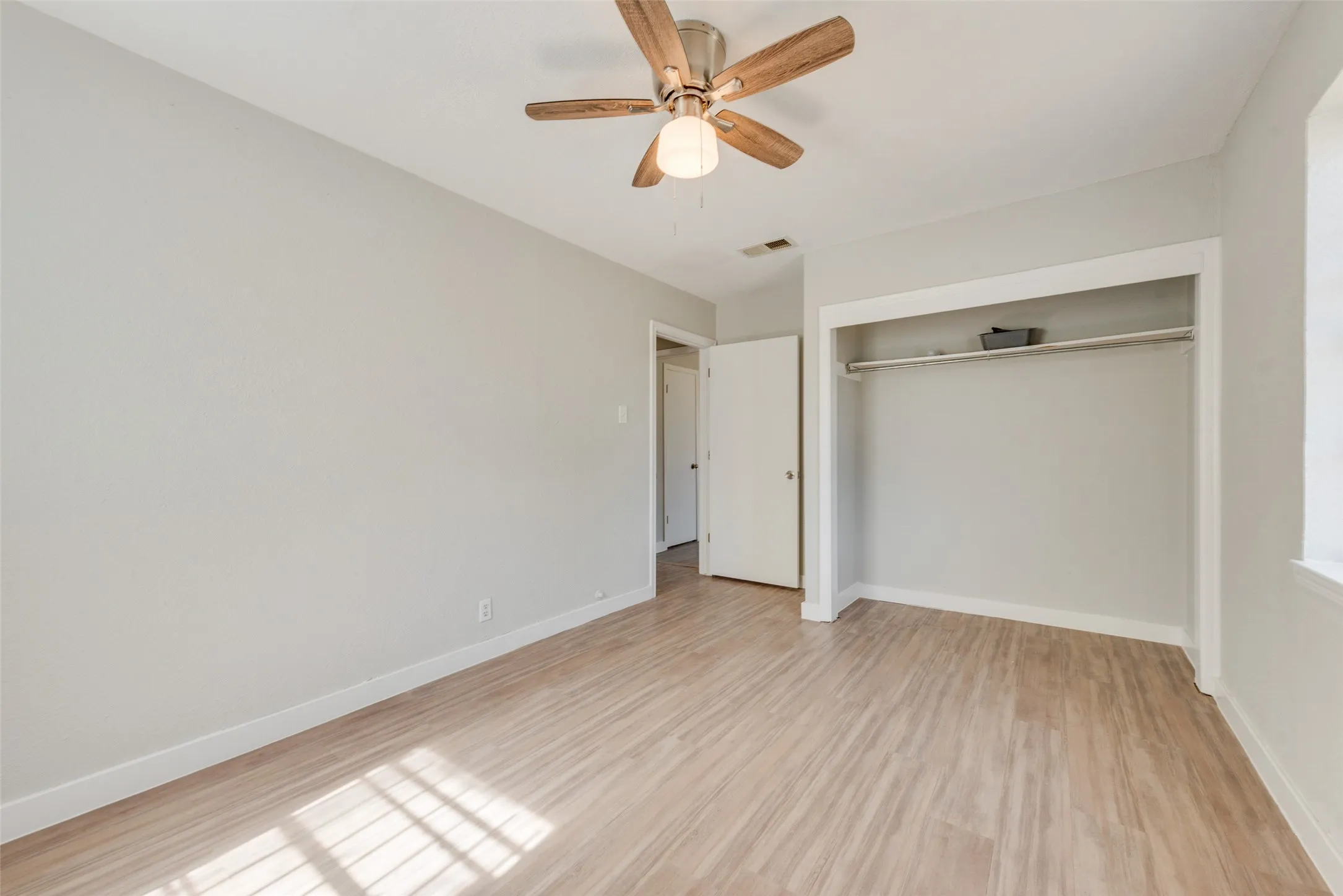 Single Family Residence For Sale in Tarrant County , 3508 Hatcher Street, Fort Worth, Texas 76119, 3 Bedroom, 2 Bathroom, Garage spaces, 1,130 Sqft, built in 1954, mls#21404824, Real Estate Agent in Fort Worth, Homes For Sale in Tarrant county, Homes For Sale in Fort Worth, Realtor in Fort Worth Texas, Real Estate Brokerage Independent Realty Texas, Luminita Cordes Realtor