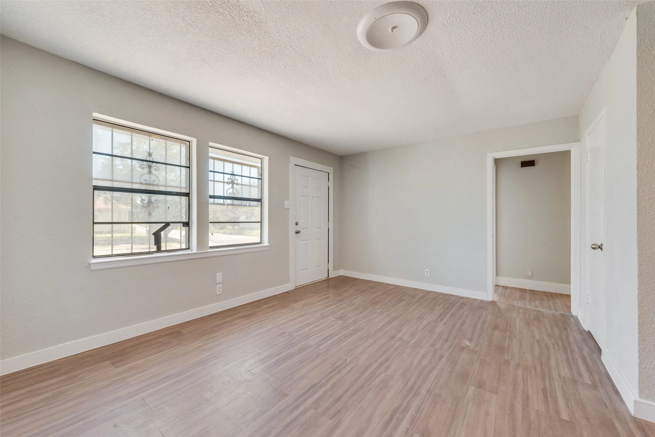 Single Family Residence For Sale in Tarrant County , 3508 Hatcher Street, Fort Worth, Texas 76119, 3 Bedroom, 2 Bathroom, Garage spaces, 1,130 Sqft, built in 1954, mls#21404824, Real Estate Agent in Fort Worth, Homes For Sale in Tarrant county, Homes For Sale in Fort Worth, Realtor in Fort Worth Texas, Real Estate Brokerage Independent Realty Texas, Luminita Cordes Realtor