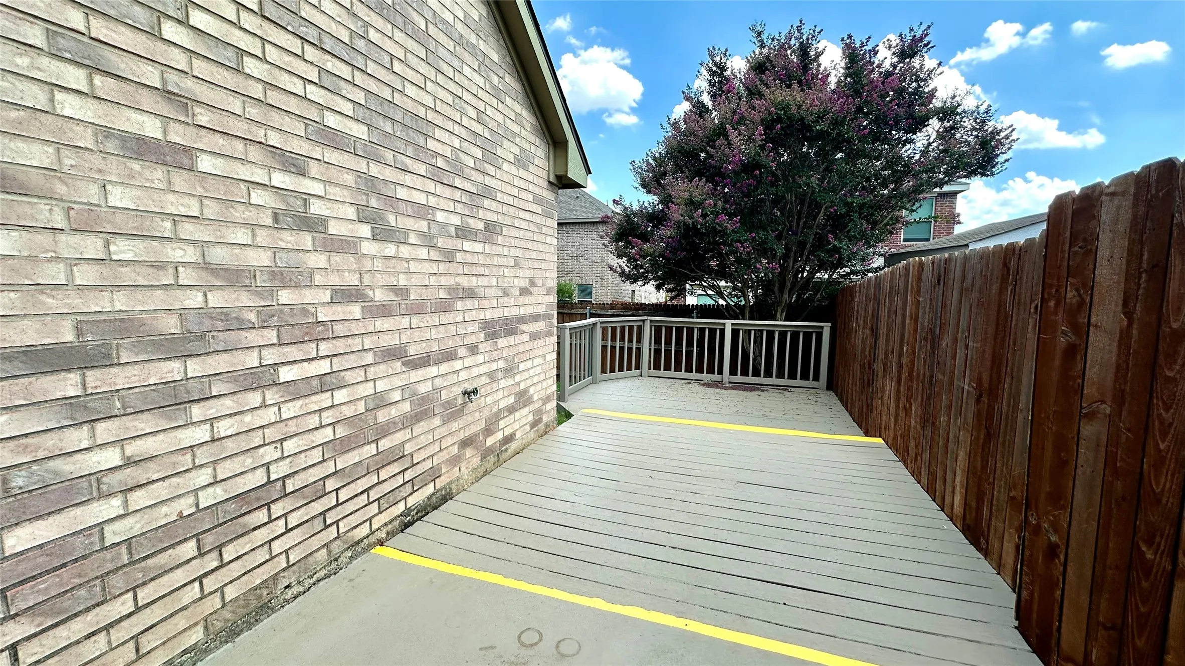Single Family Residence For Sale in Denton County , 1402 Peregrine Street, Lewisville, Texas 75077, 3 Bedroom, 2 Bathroom, 2 Garage spaces, 1,410 Sqft, built in 1999, mls#21408502, Real Estate Agent in Lewisville, Homes For Sale in Denton county, Homes For Sale in Lewisville, Realtor in Lewisville Texas, Real Estate Brokerage Independent Realty Texas, Luminita Cordes Realtor