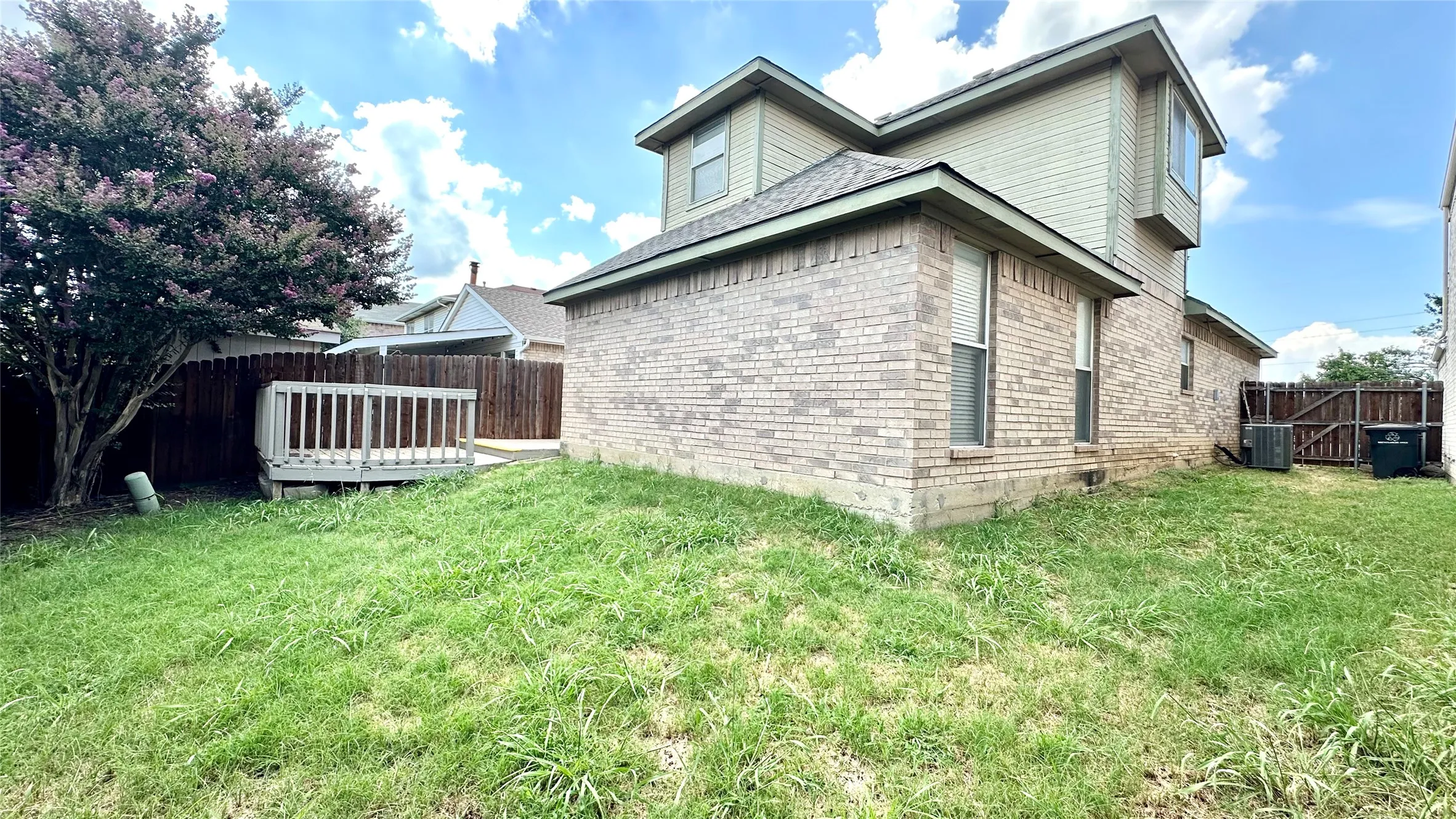 Single Family Residence For Sale in Denton County , 1402 Peregrine Street, Lewisville, Texas 75077, 3 Bedroom, 2 Bathroom, 2 Garage spaces, 1,410 Sqft, built in 1999, mls#21408502, Real Estate Agent in Lewisville, Homes For Sale in Denton county, Homes For Sale in Lewisville, Realtor in Lewisville Texas, Real Estate Brokerage Independent Realty Texas, Luminita Cordes Realtor