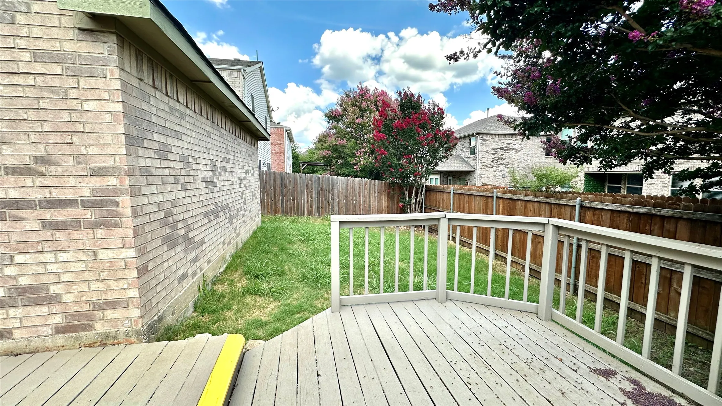 Single Family Residence For Sale in Denton County , 1402 Peregrine Street, Lewisville, Texas 75077, 3 Bedroom, 2 Bathroom, 2 Garage spaces, 1,410 Sqft, built in 1999, mls#21408502, Real Estate Agent in Lewisville, Homes For Sale in Denton county, Homes For Sale in Lewisville, Realtor in Lewisville Texas, Real Estate Brokerage Independent Realty Texas, Luminita Cordes Realtor