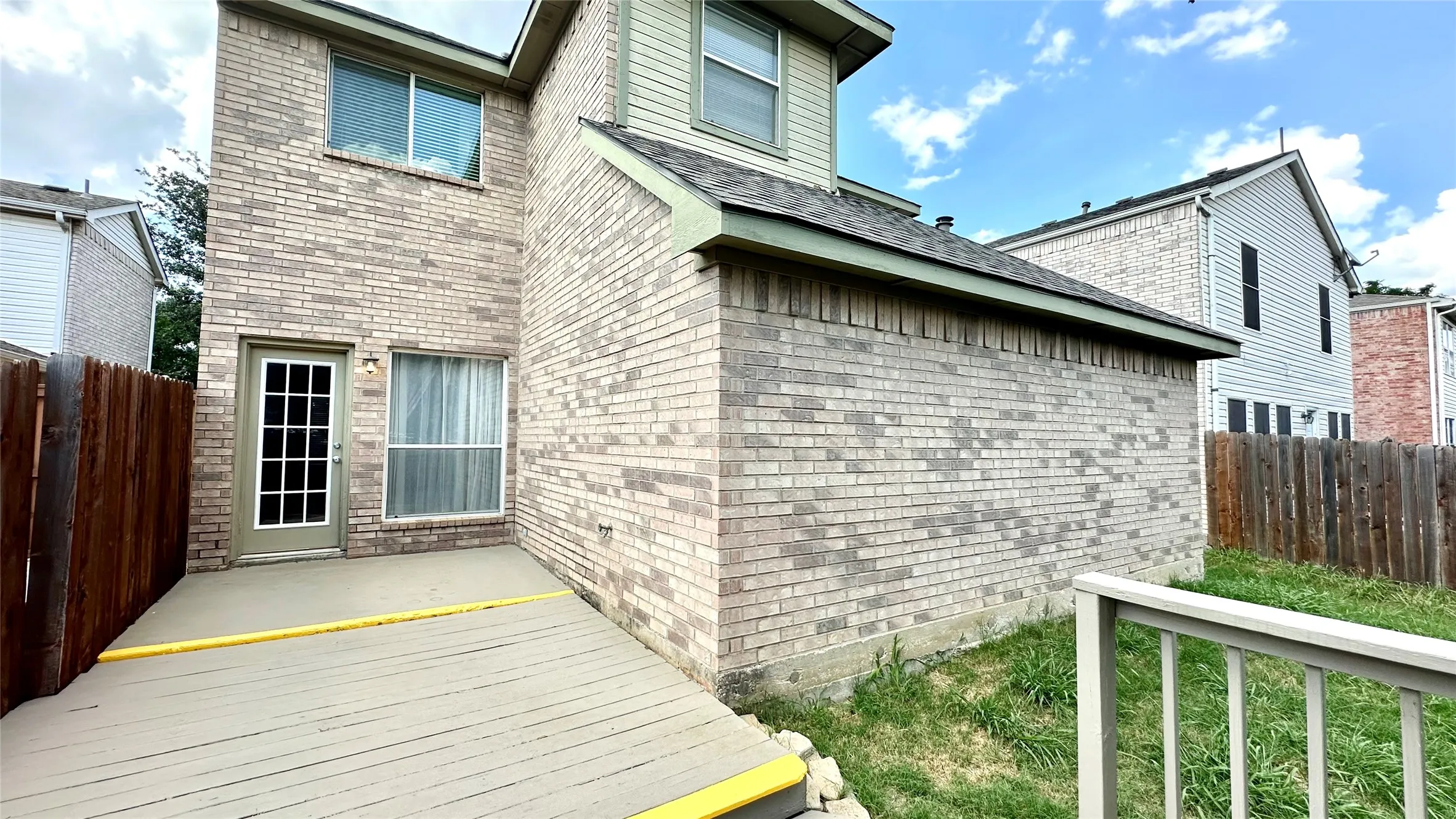 Single Family Residence For Sale in Denton County , 1402 Peregrine Street, Lewisville, Texas 75077, 3 Bedroom, 2 Bathroom, 2 Garage spaces, 1,410 Sqft, built in 1999, mls#21408502, Real Estate Agent in Lewisville, Homes For Sale in Denton county, Homes For Sale in Lewisville, Realtor in Lewisville Texas, Real Estate Brokerage Independent Realty Texas, Luminita Cordes Realtor