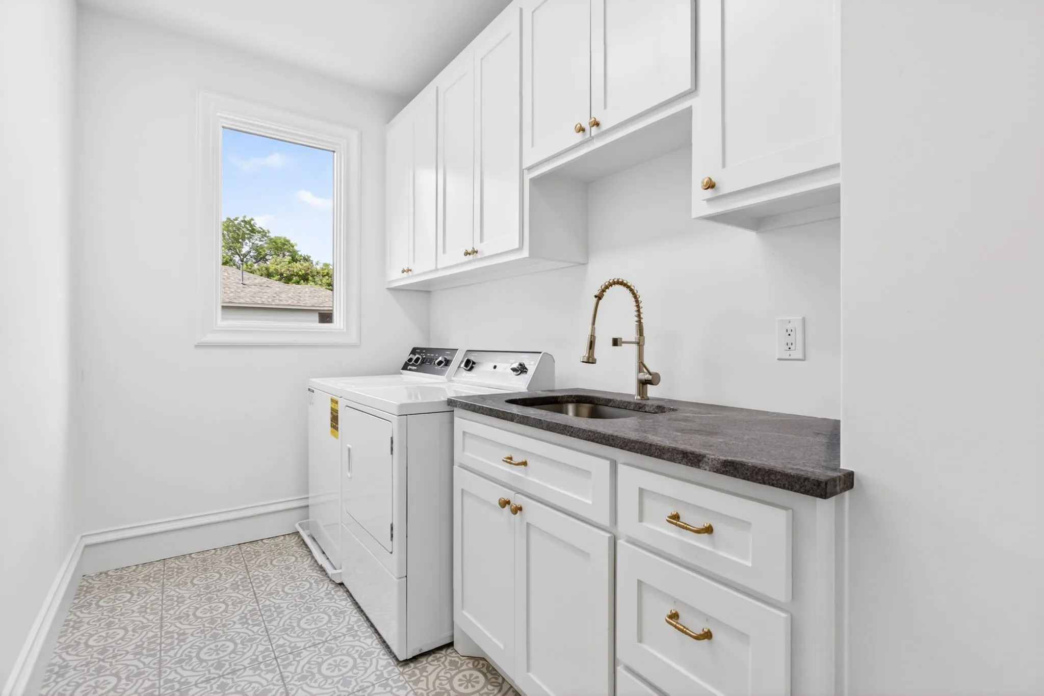Single Family Residence For Rent in Tarrant County , 2508 Shirley Avenue, Fort Worth, Texas 76109, 5 Bedroom, 4 Bathroom, 2 Garage spaces, 3,630 Sqft, built in 2021, mls#21407643, Real Estate Agent in Fort Worth, Homes For Rent in Tarrant county, Homes For Rent in Fort Worth, Realtor in Fort Worth Texas, Real Estate Brokerage Independent Realty Texas, Luminita Cordes Realtor