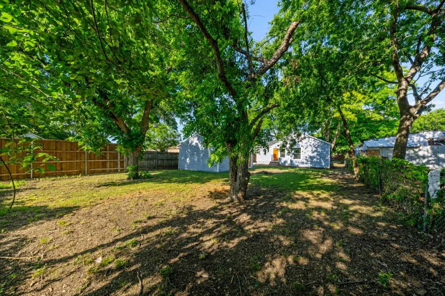 Single Family Residence For Sale in Dallas County , 1239 Tarpley Avenue, Dallas, Texas 75211, 3 Bedroom, 2 Bathroom, 1 Garage spaces, 1,366 Sqft, built in 1947, mls#21408503, Real Estate Agent in Dallas, Homes For Sale in Dallas county, Homes For Sale in Dallas, Realtor in Dallas Texas, Real Estate Brokerage Independent Realty Texas, Luminita Cordes Realtor