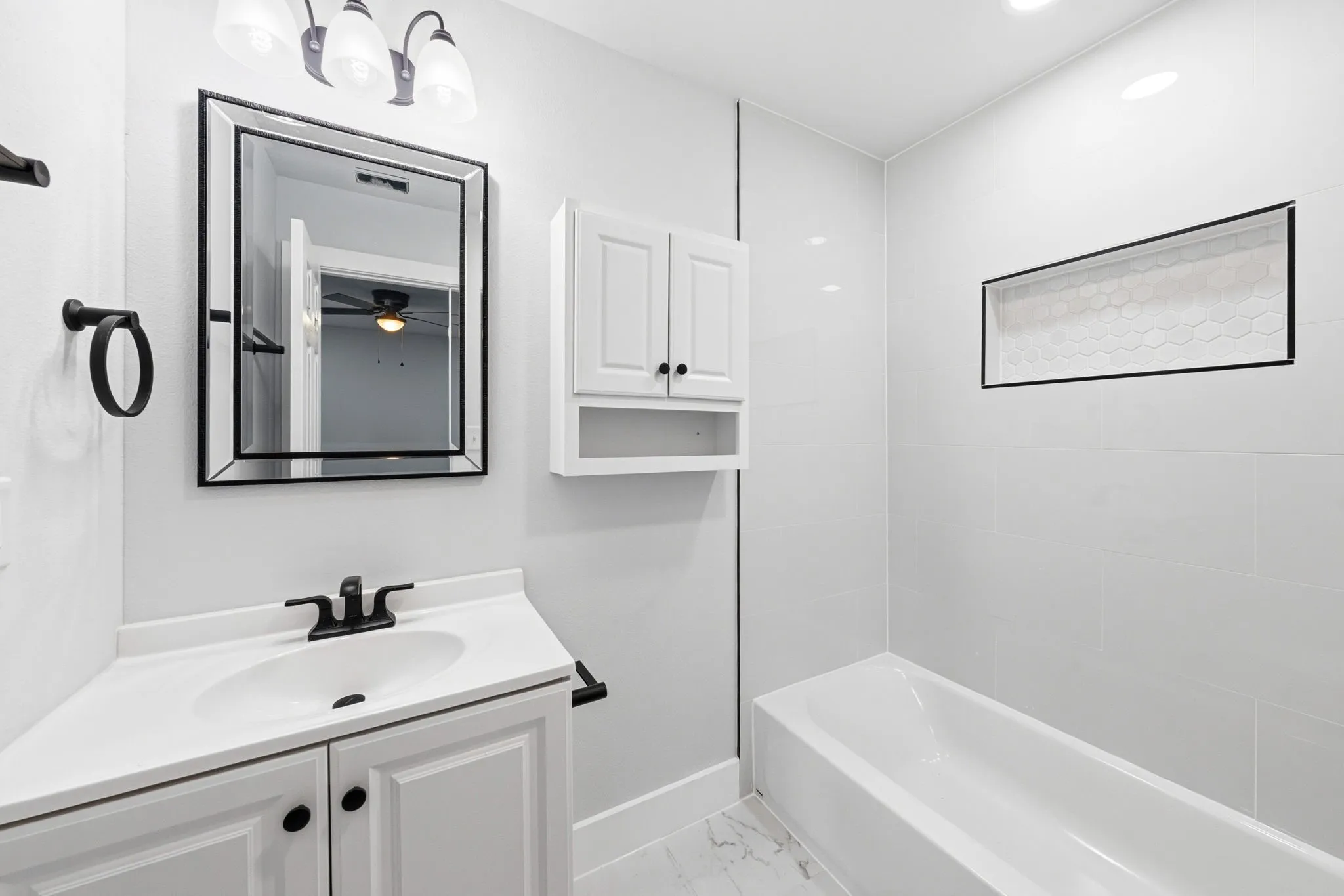 Single Family Residence For Sale in Dallas County , 1239 Tarpley Avenue, Dallas, Texas 75211, 3 Bedroom, 2 Bathroom, 1 Garage spaces, 1,366 Sqft, built in 1947, mls#21408503, Real Estate Agent in Dallas, Homes For Sale in Dallas county, Homes For Sale in Dallas, Realtor in Dallas Texas, Real Estate Brokerage Independent Realty Texas, Luminita Cordes Realtor